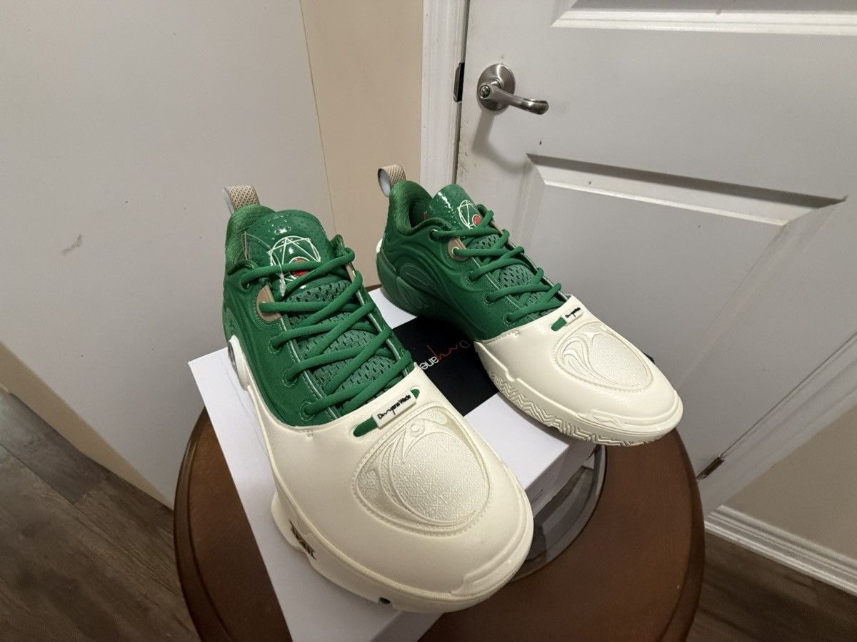 Li-Ning Wow 12’s “Wade Boulevard” Size US 10 / EU 43 - 2 Thumbnail