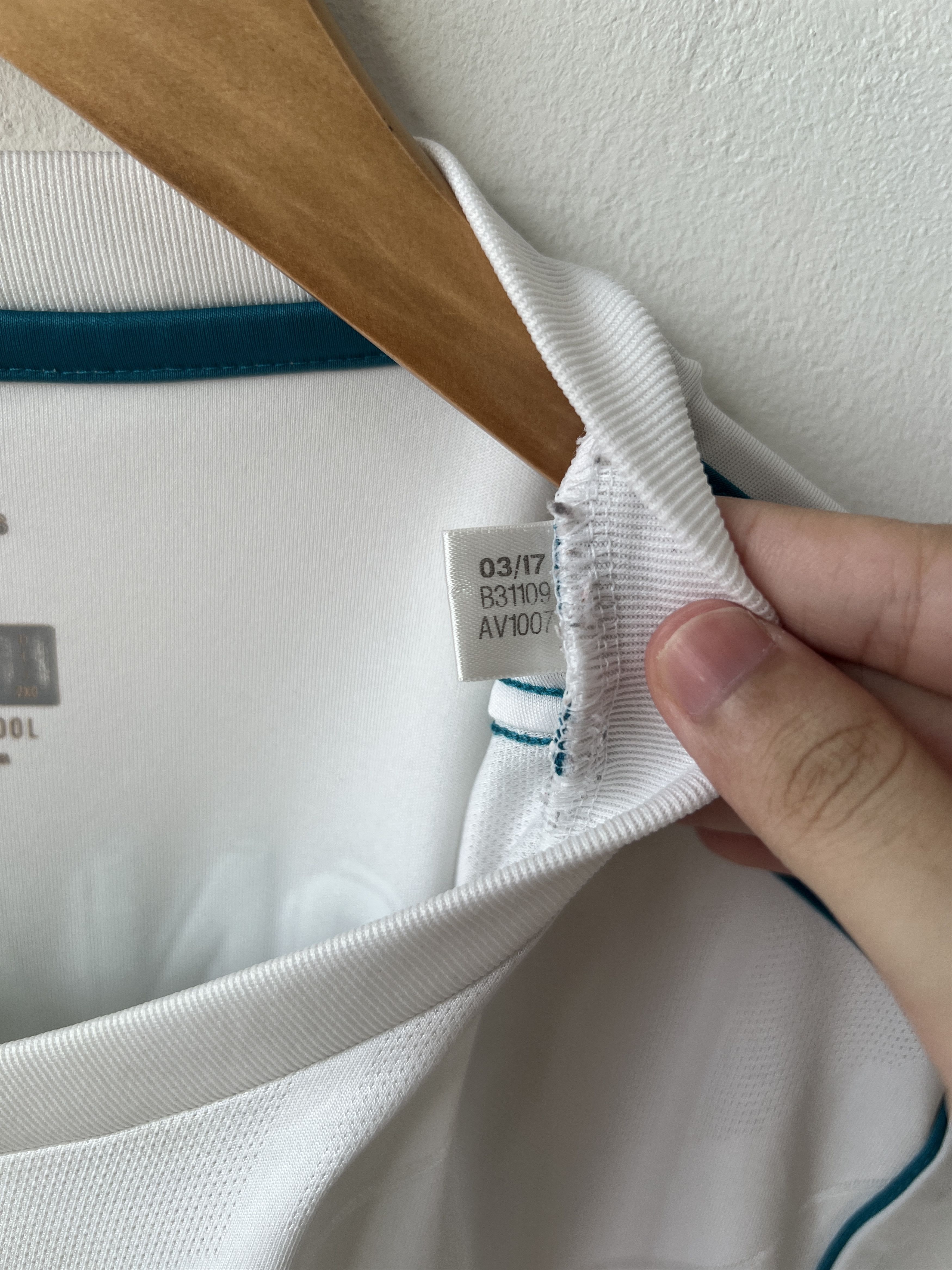 Adidas (L) Real Madrid 2017-18 Home Kit Ronaldo #7 Size US L / EU 52-54 / 3 - 4 Thumbnail