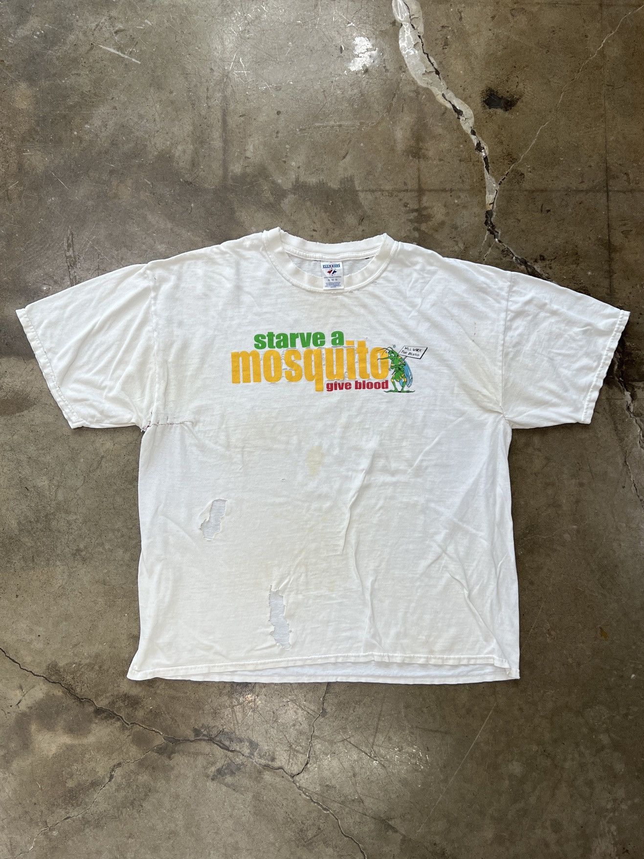 Vintage Vintage Blood Donation Starve a Mosquito Distressed Tee XL Size US XL / EU 56 / 4 - 2 Thumbnail