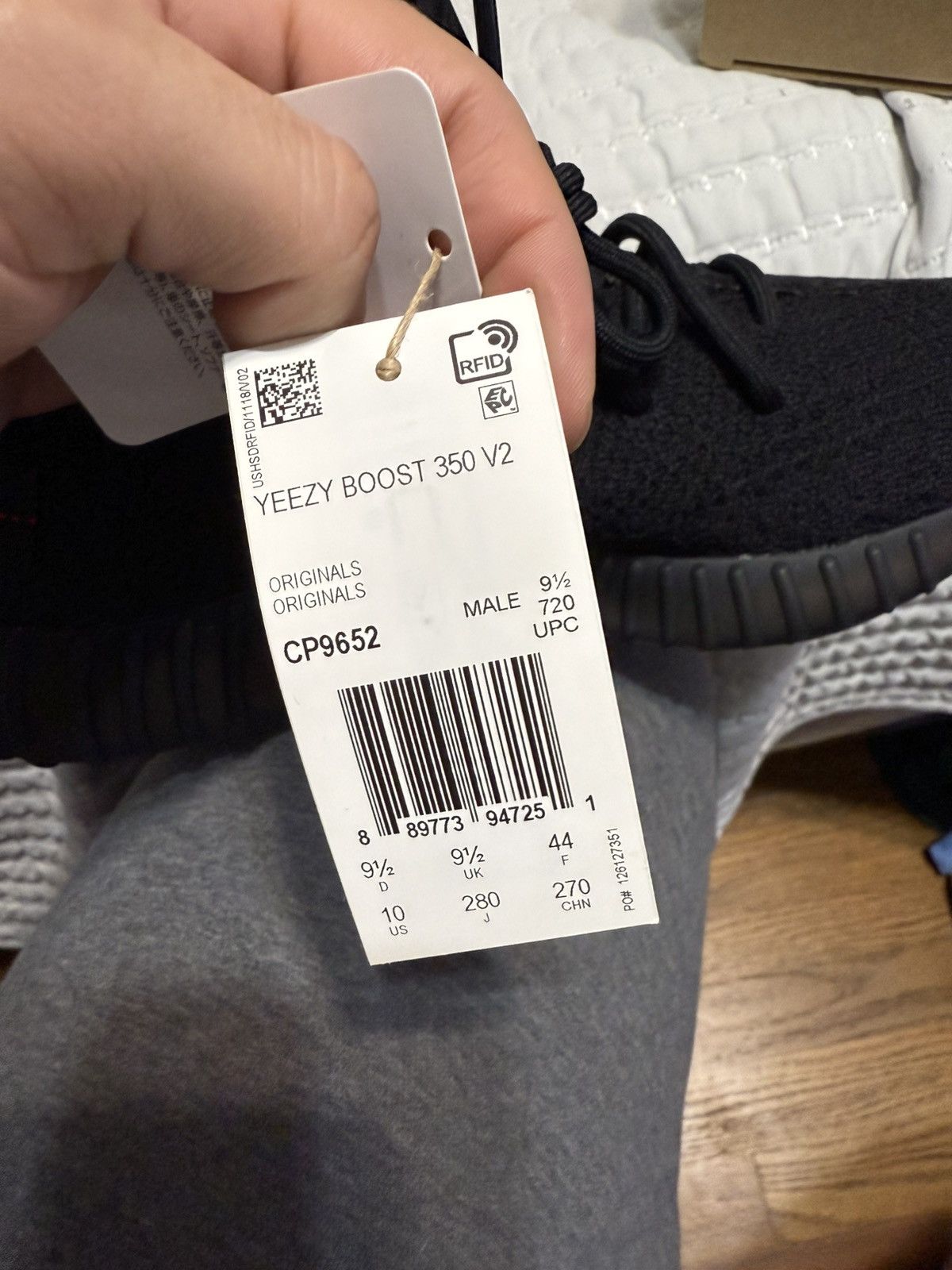 Adidas × Yeezy Yeezy Boost 350 v2 Size US 10 / EU 43 - 7 Thumbnail