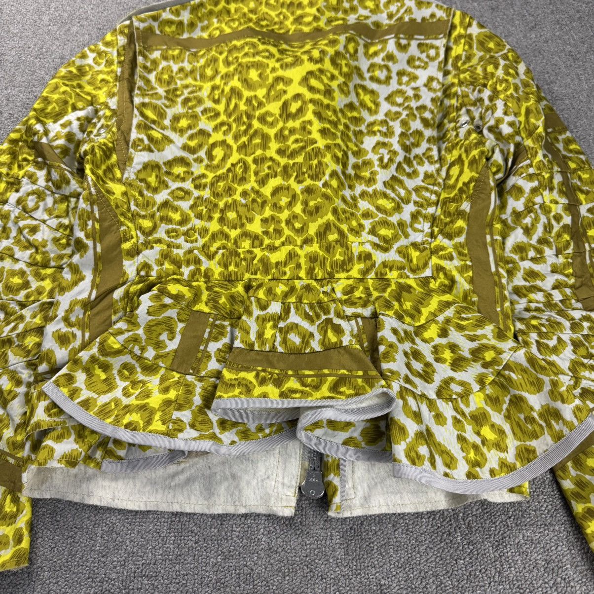 Sacai Sacai - Leopard Printed Asymmetrical Zip Up Belted Jacket Size S / US 4 / IT 40 - 7 Thumbnail
