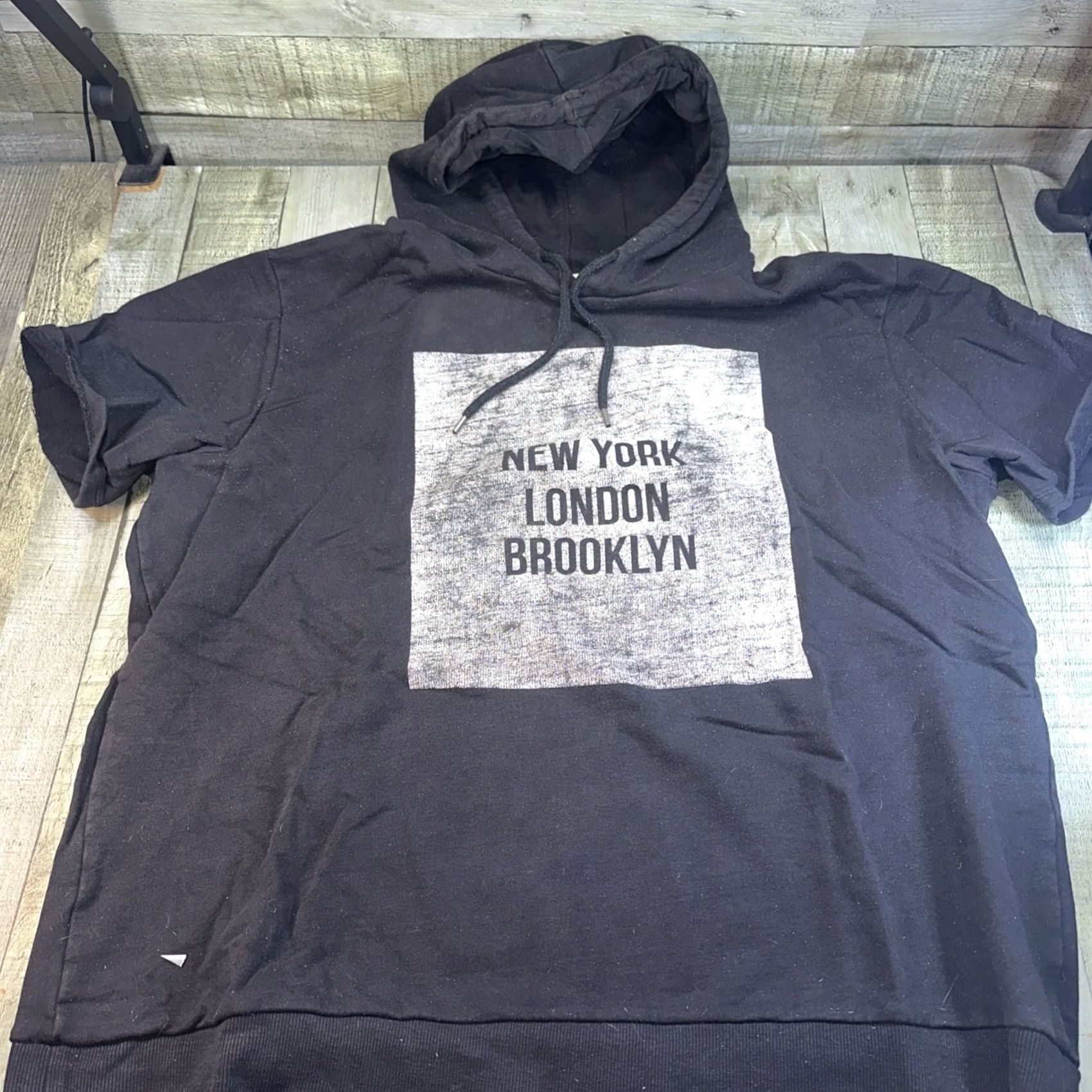 Vintage Cedar Wood State T-Shirt Men XL Black Short Sleeve Brooklyn New York Hoodie Logo Shirt Mens Size US XL / EU 56 / 4 - 2 Thumbnail