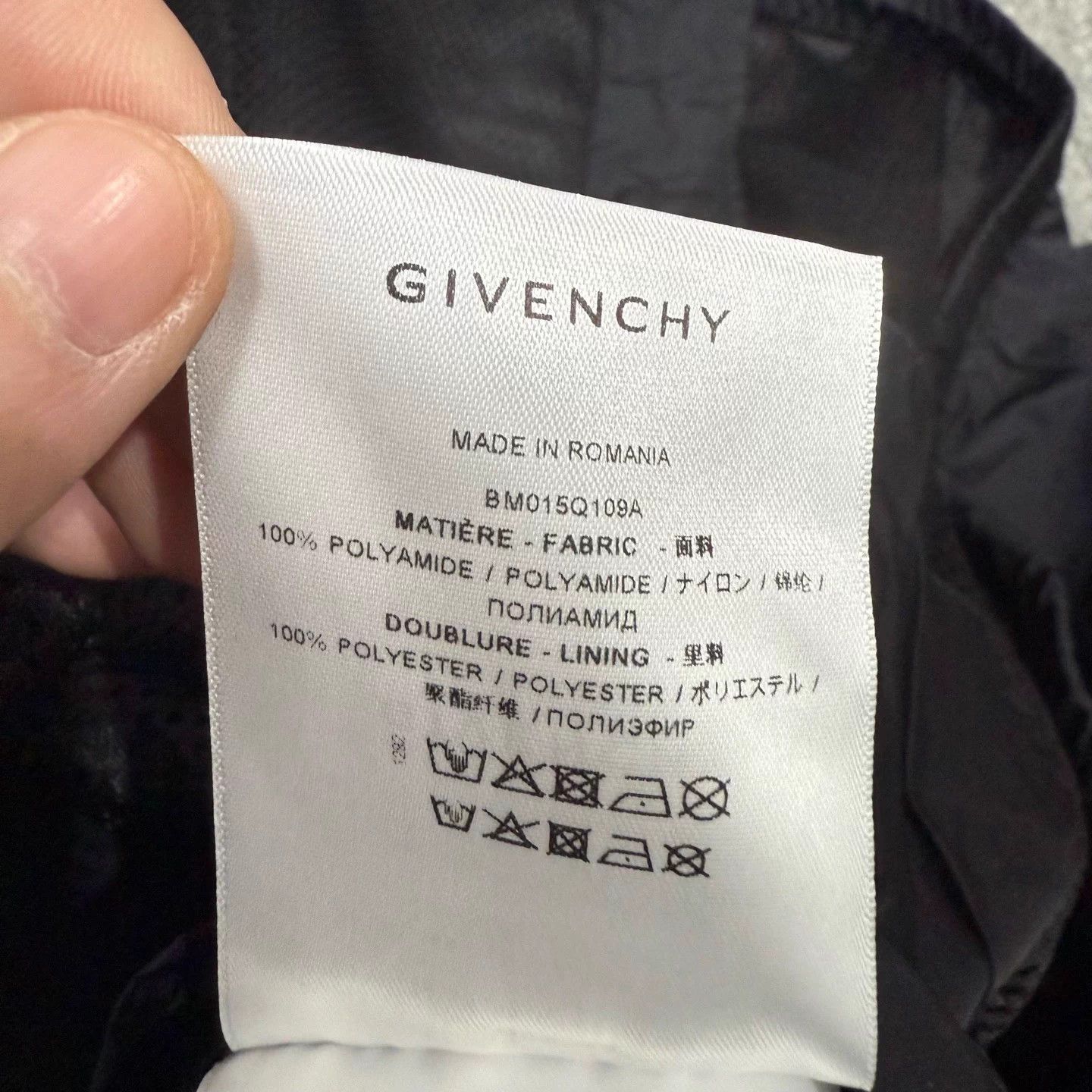 Givenchy Givenchy black chest zipper logo nylon jacket 52 new Size US L / EU 52-54 / 3 - 4 Thumbnail
