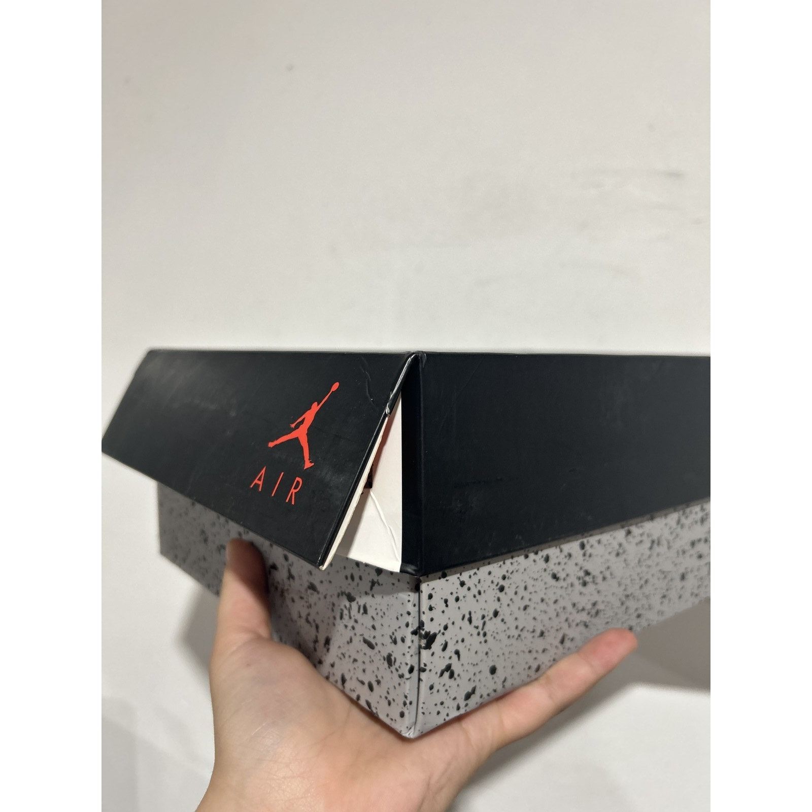 Jordan Brand NIKE JORDAN 4 BRED 2019 SIZE 9.5 PREOWNED Size US 9.5 / EU 42-43 - 13 Thumbnail