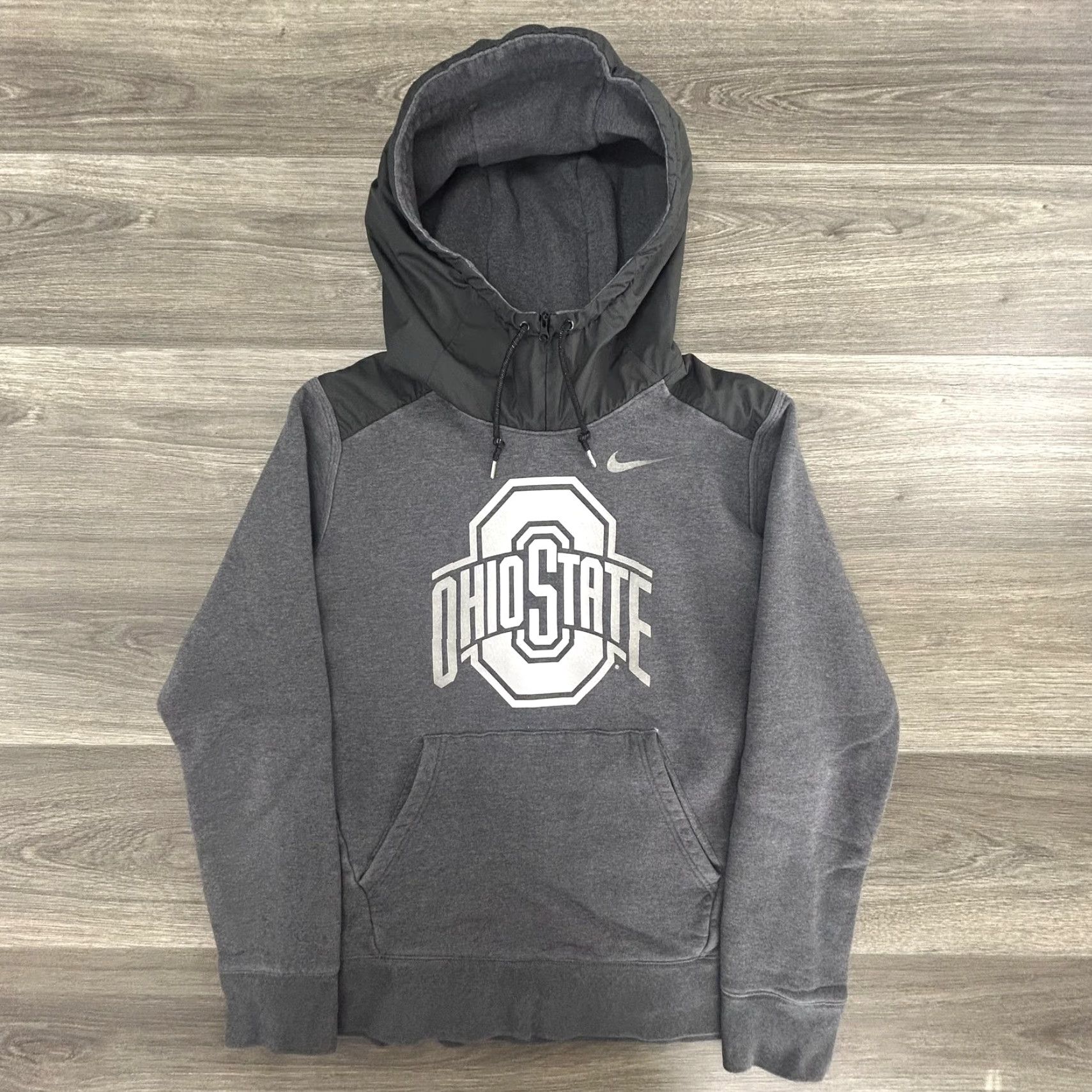 Nike VINTAGE Ohio State Nike Hoodie Mens M Gray Pullover Sweatshirt Football NCAA Size US M / EU 48-50 / 2 - 2 Thumbnail