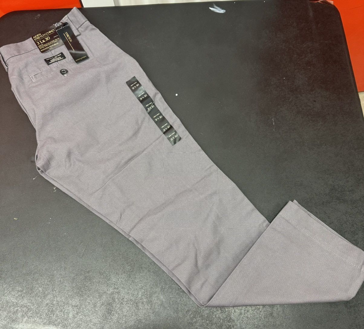NWT BANANA REPUBLIC AIDEN CHINO 31 x 30