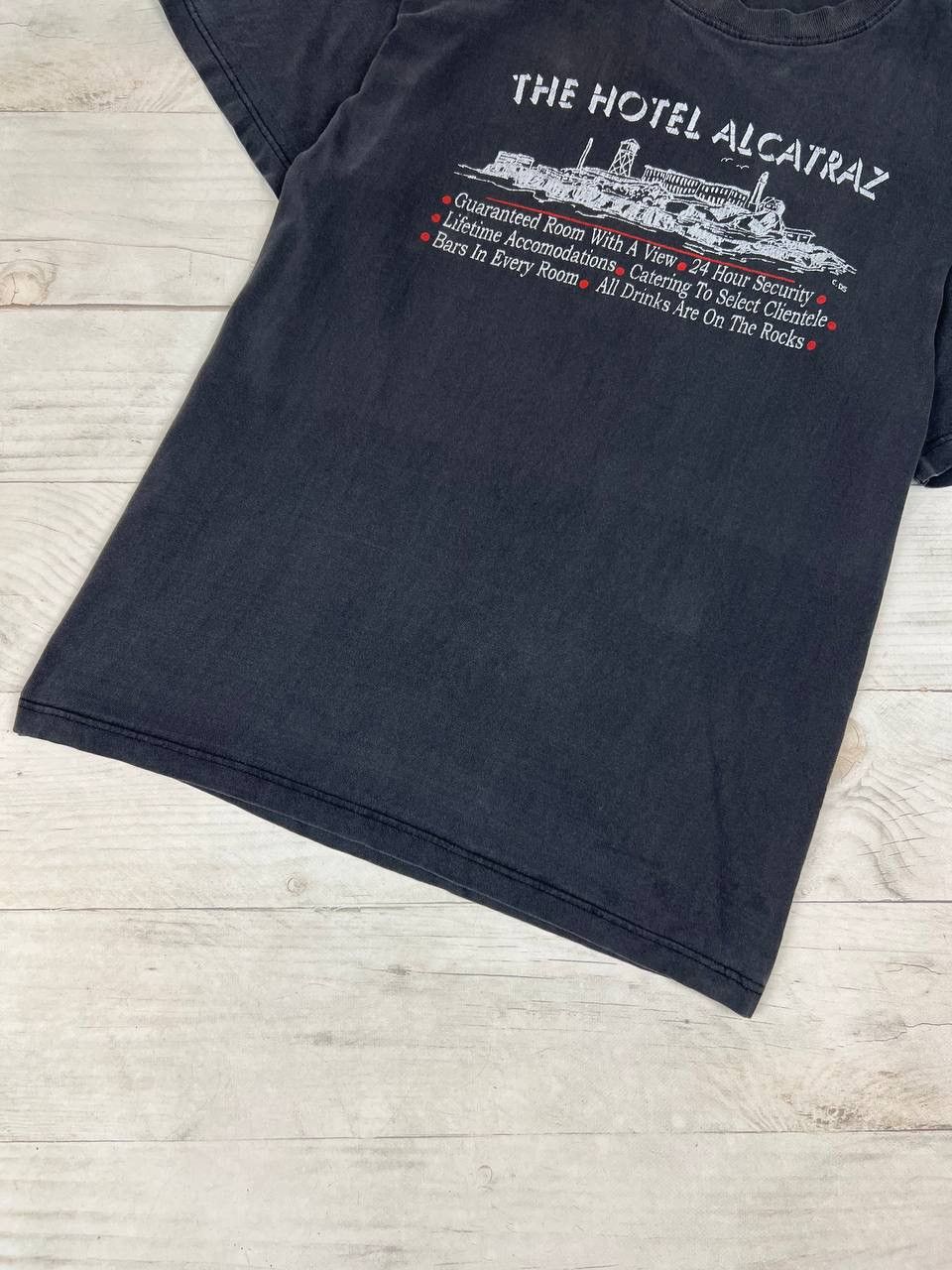 Vintage Vintage The Hotel Alcatraz T Shirt Size US L / EU 52-54 / 3 - 3 Thumbnail