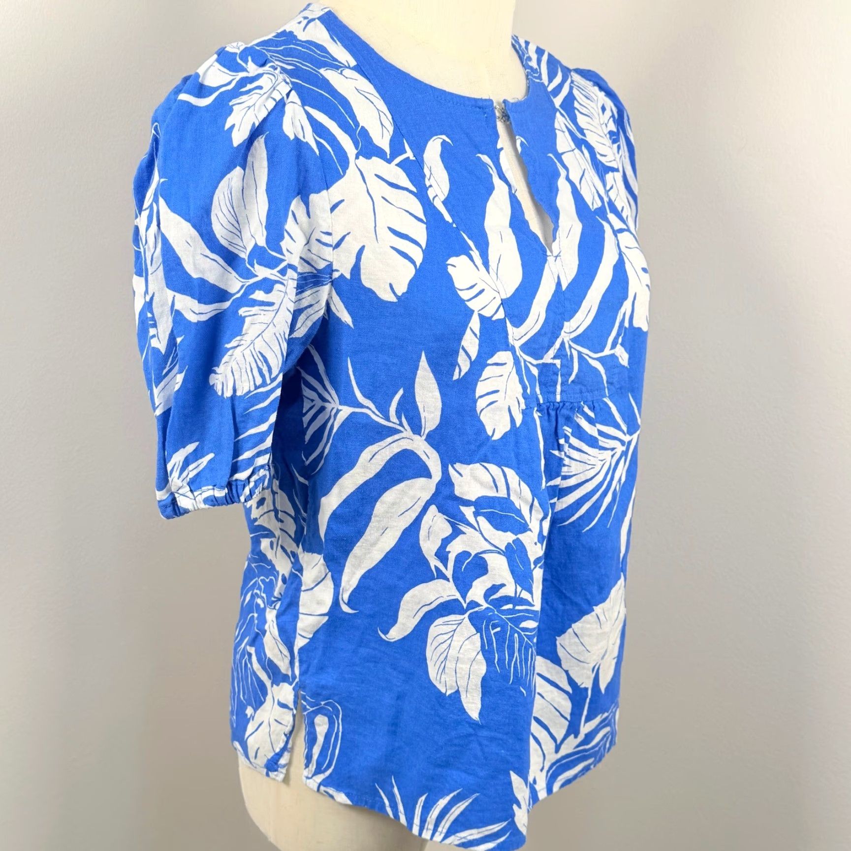 Panama Jack Panama Jack Blouse Womens Small Blue White Tropical Linen Blend Puff Sleeve Boho Shirt V-Neck Casual Summer Seasonal Womens Size S / US 4 / IT 40 - 4 Thumbnail