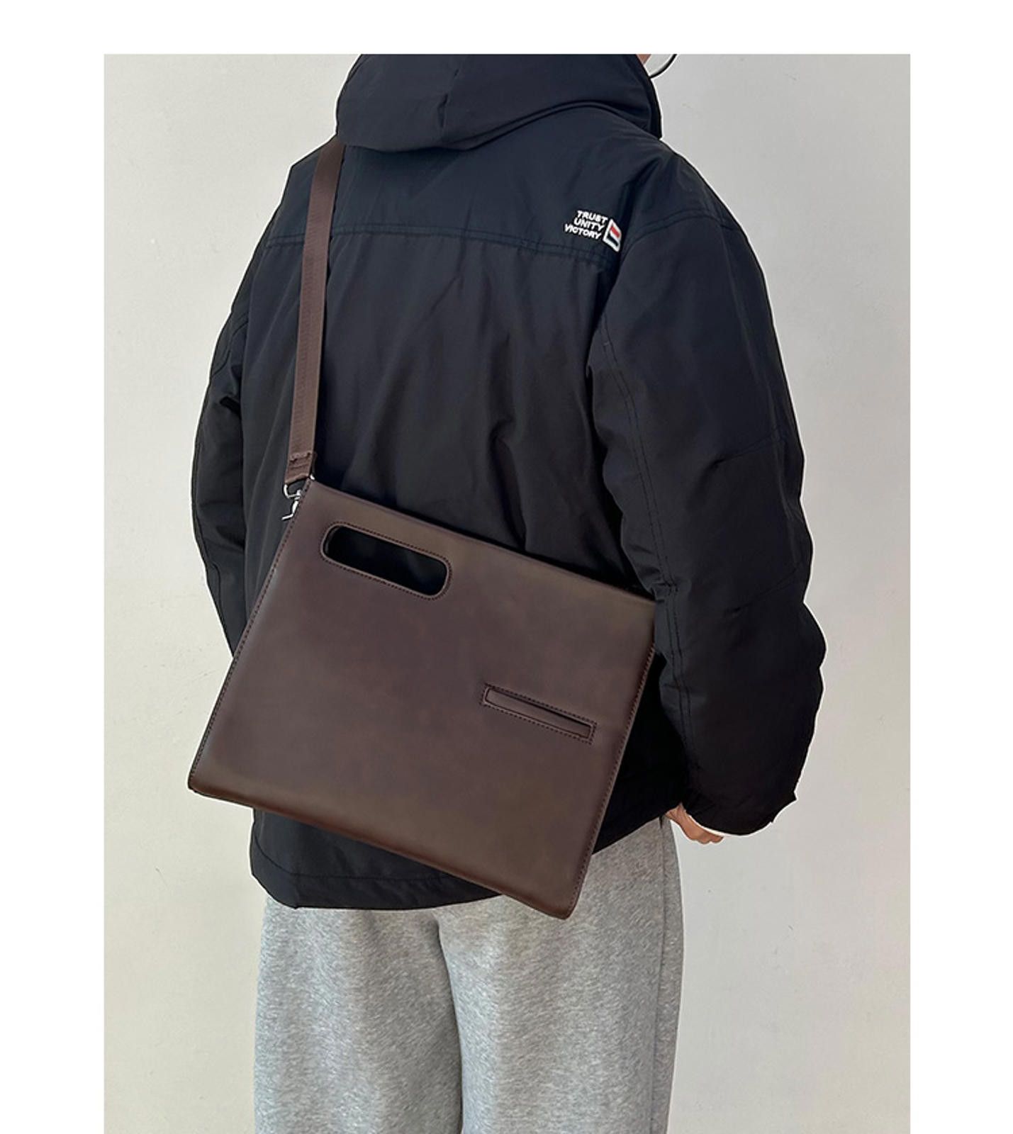 Other Stylish Brown Leather Messenger Bag Size ONE SIZE - 1 Thumbnail