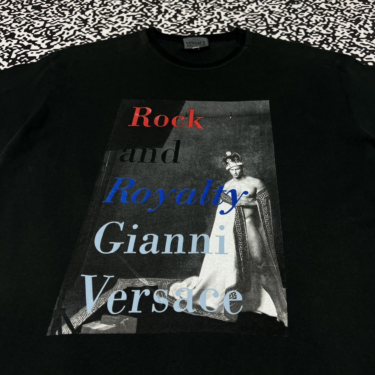 Versace RARE 90s Versace Bruce Weber Rock & Royalty Luxury T-shirt Size US XL / EU 56 / 4 - 7 Thumbnail