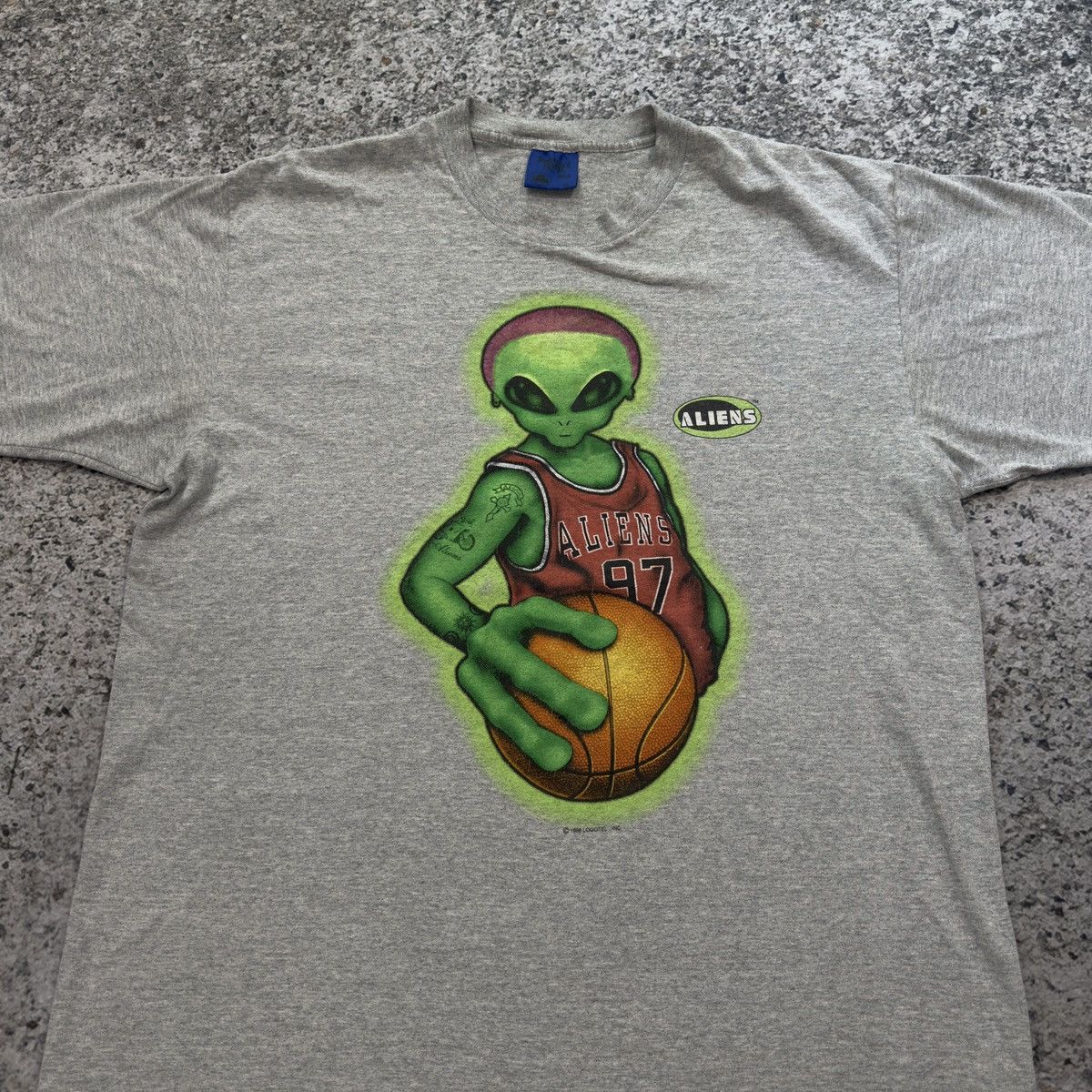 Vintage 90s Dennis Rodman Alien Skate Shirt Faded Thrashed Size US XL / EU 56 / 4 - 5 Thumbnail