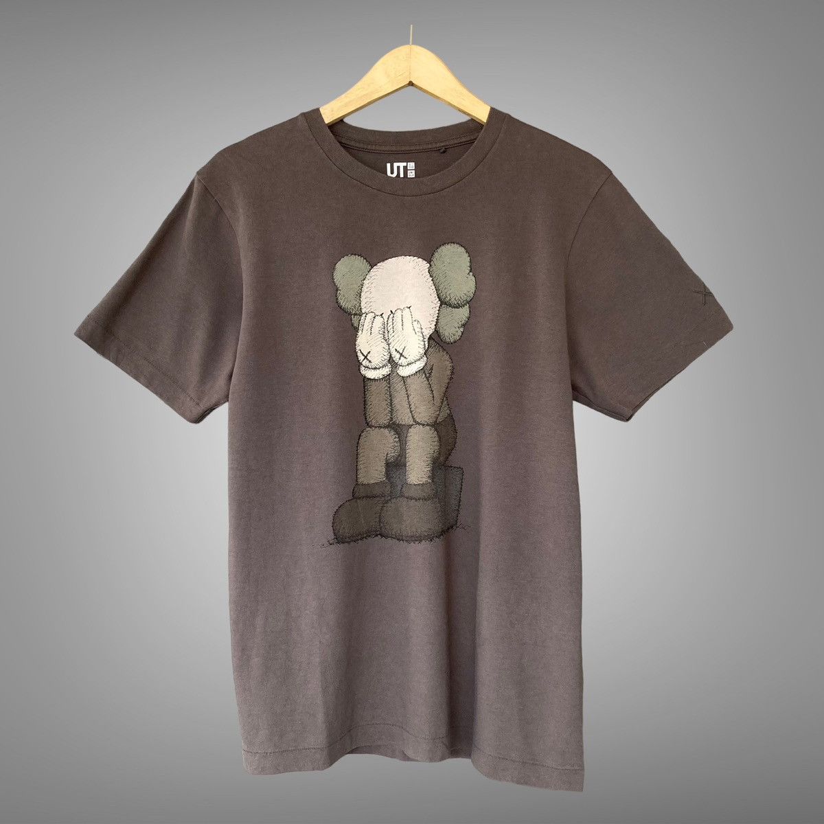 Kaws × Uniqlo 📢SENDOFFER📢 Kaws x Uniqlo 2016 Passing Through Tee Size US M / EU 48-50 / 2 - 1 Thumbnail