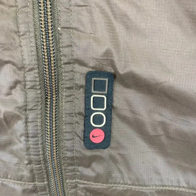 Nike Vintage NIKE REVERSIBLE PUFFER Swoosh Center Logo Vest Size US XL / EU 56 / 4 - 6 Thumbnail