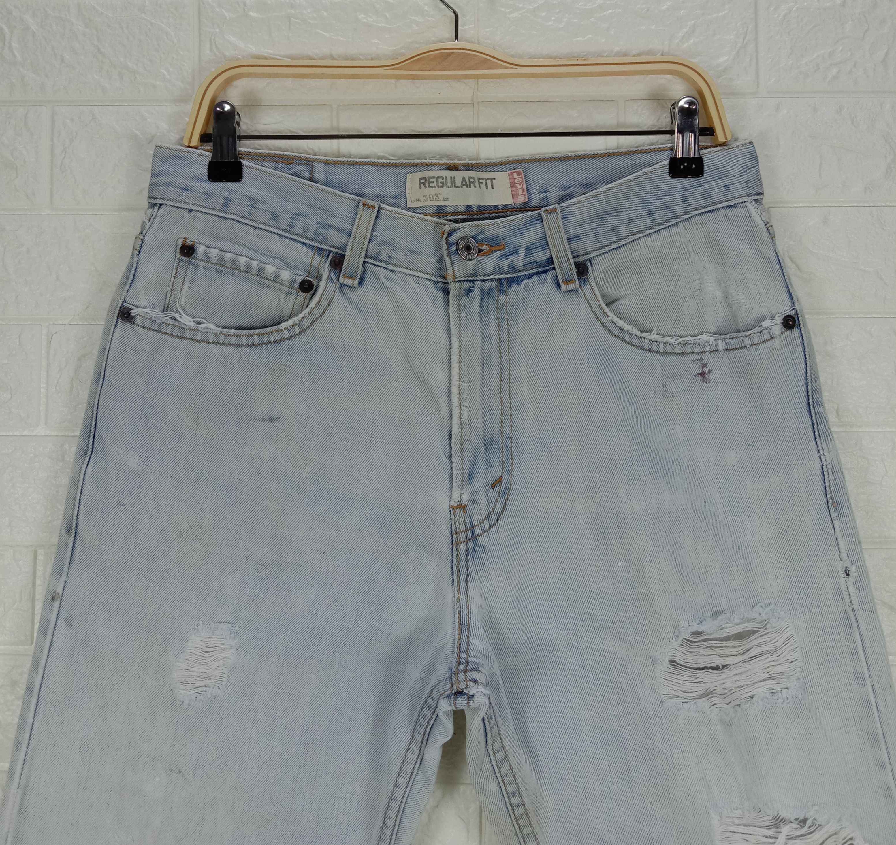 Levi's Vintage Levi's 505 Jeans Light Wash Distressed Denim Size US 32 / EU 48 - 2 Thumbnail