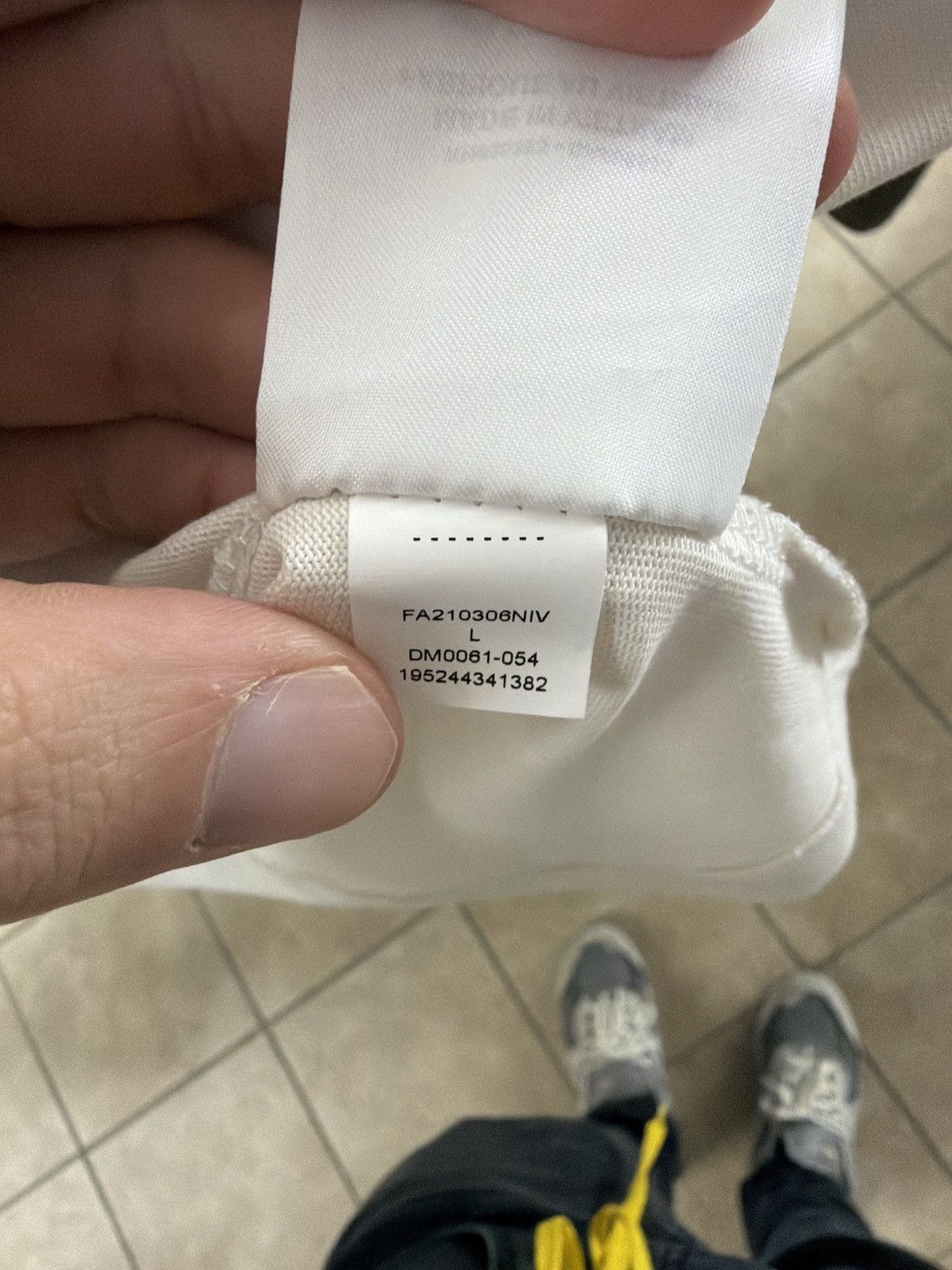 Off-White OFF-WHITE X Jordan Logo T-shirt Sail Size L Brand new Size US L / EU 52-54 / 3 - 12 Thumbnail
