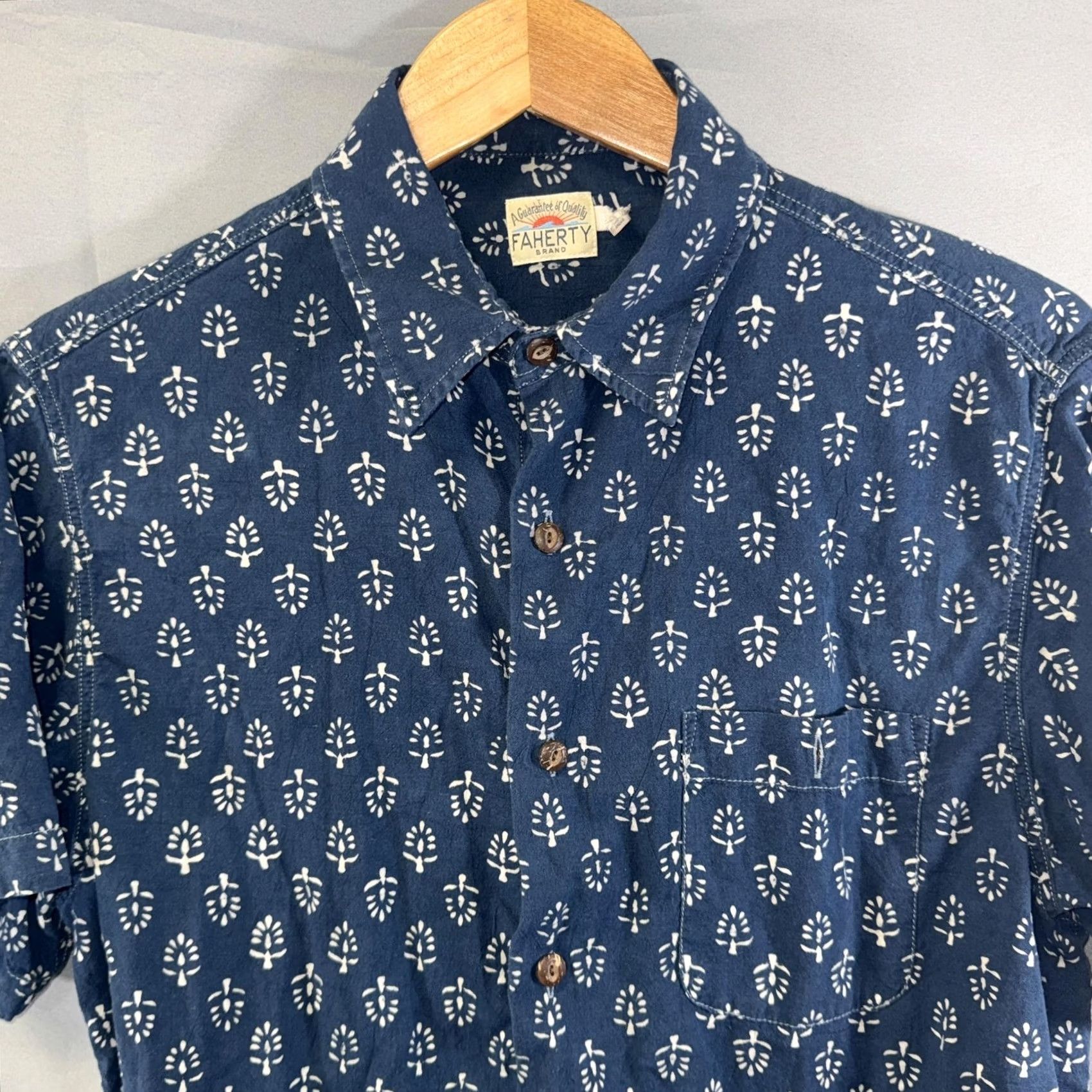 Faherty Faherty Shirt Mens Small Blue Short Sleeve Button Up Cotton Tree Print Casual Size US M / EU 48-50 / 2 - 3 Thumbnail