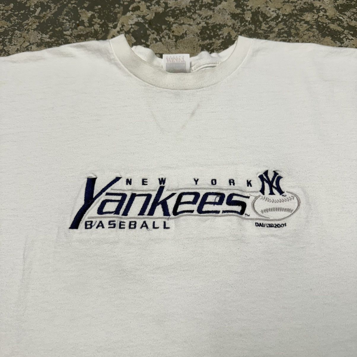 Vintage Vintage New York Yankees White 2001 Tshirt Size US XXL / EU 58 / 5 - 8 Thumbnail