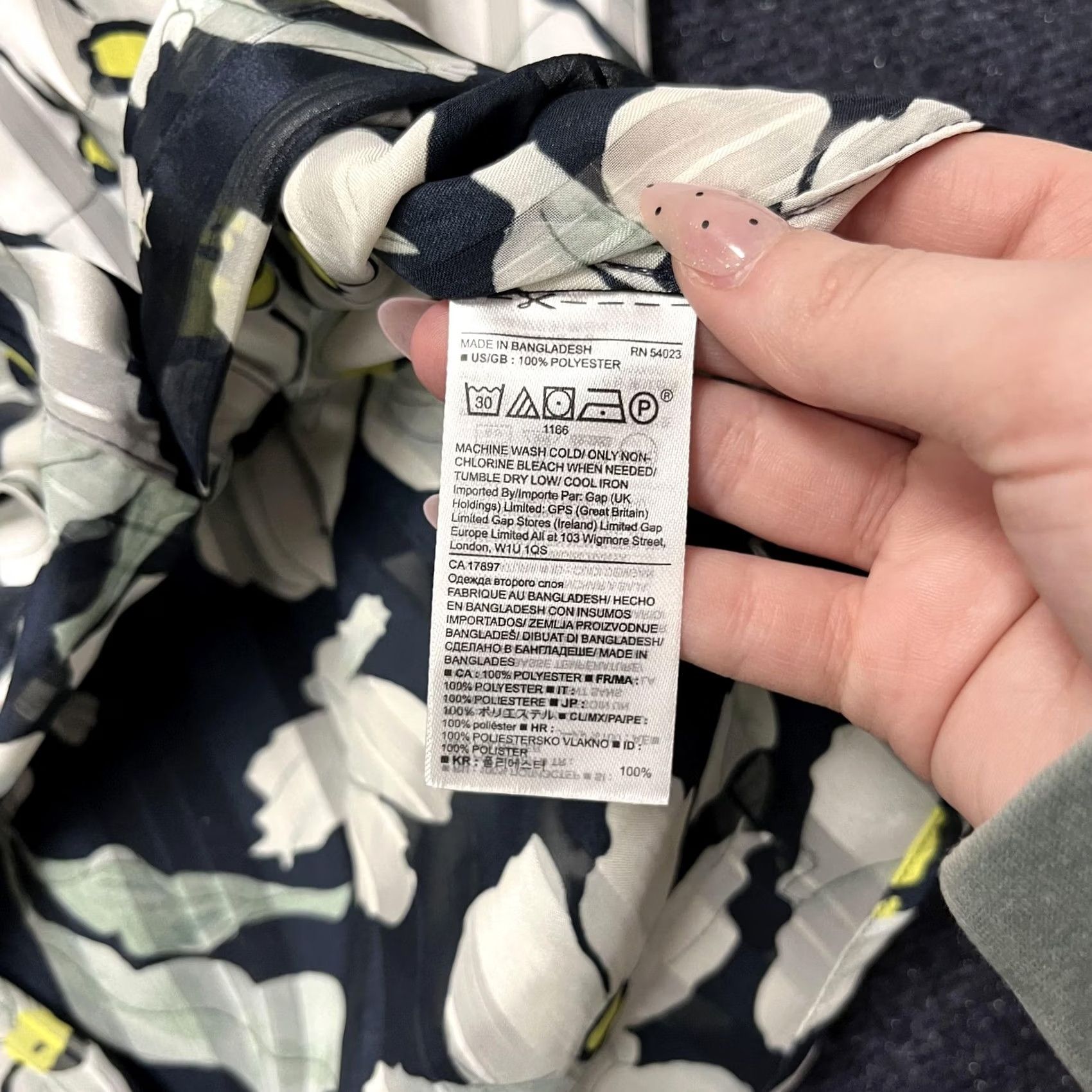 Banana Republic VINTAGE Banana Republic Shirt Womens XS Blue Floral Button Up Long Sleeve Top Size XS / US 0-2 / IT 36-38 - 4 Thumbnail