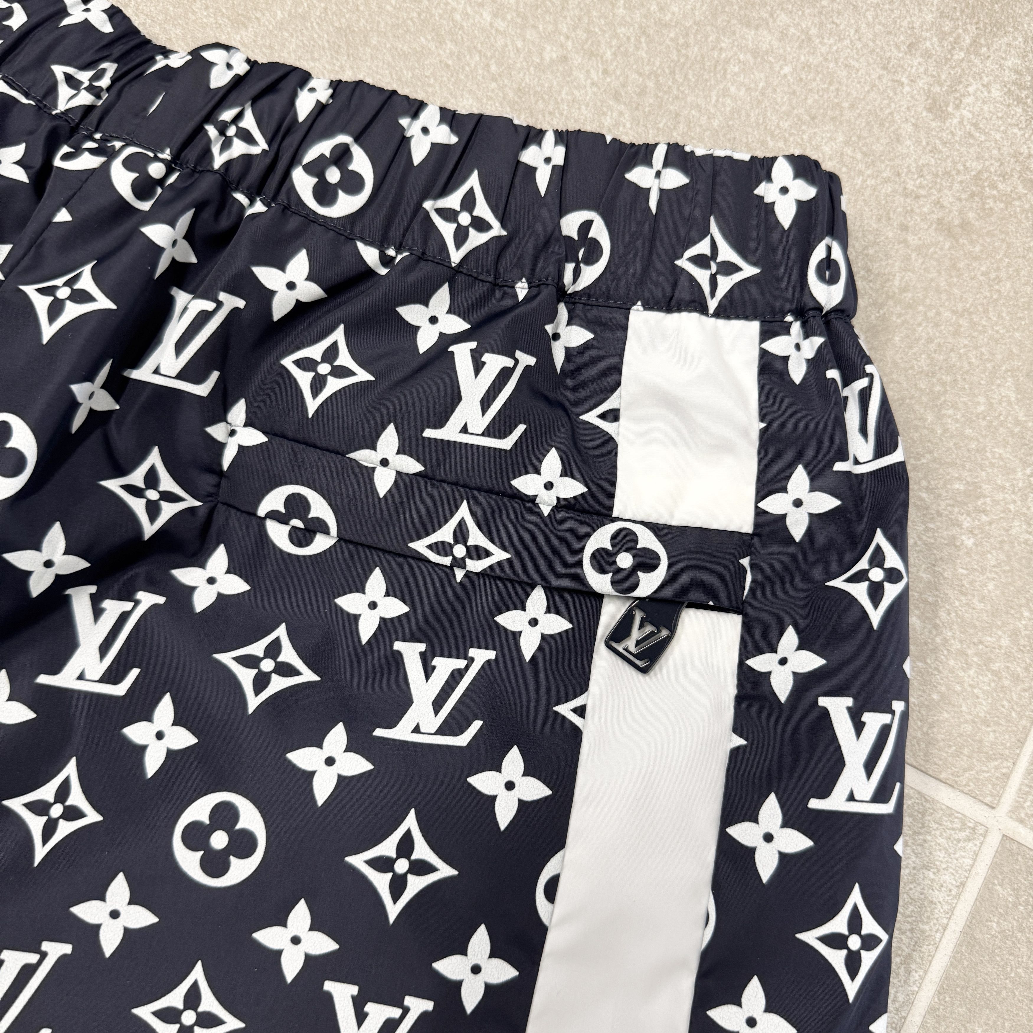 Louis Vuitton Louis Vuitton 1AFWQB Monogram Track Pants RRP £1720 Size US 30 / EU 46 - 7 Thumbnail