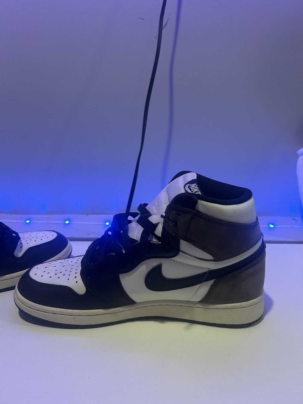 Jordan Brand × Nike Jordan 1 "Mocha" Size US 9 / EU 42 - 6 Thumbnail