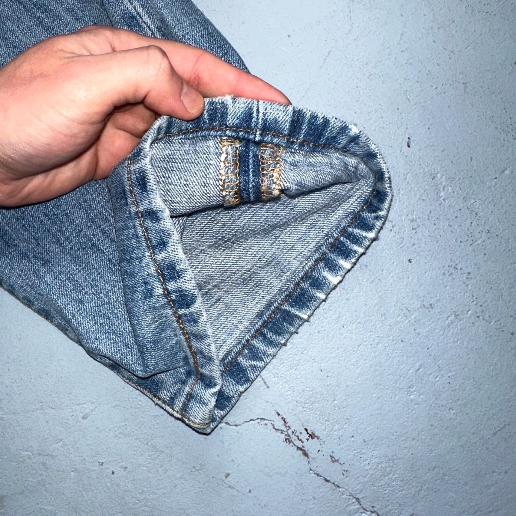 Levi's VINTAGE Levi's 501 Jeans Straight 34x34 Men Blue Light Wash 90s - Regular Rise Mid 10-12 - Button Closure Size US 34 / EU 50 - 4 Thumbnail