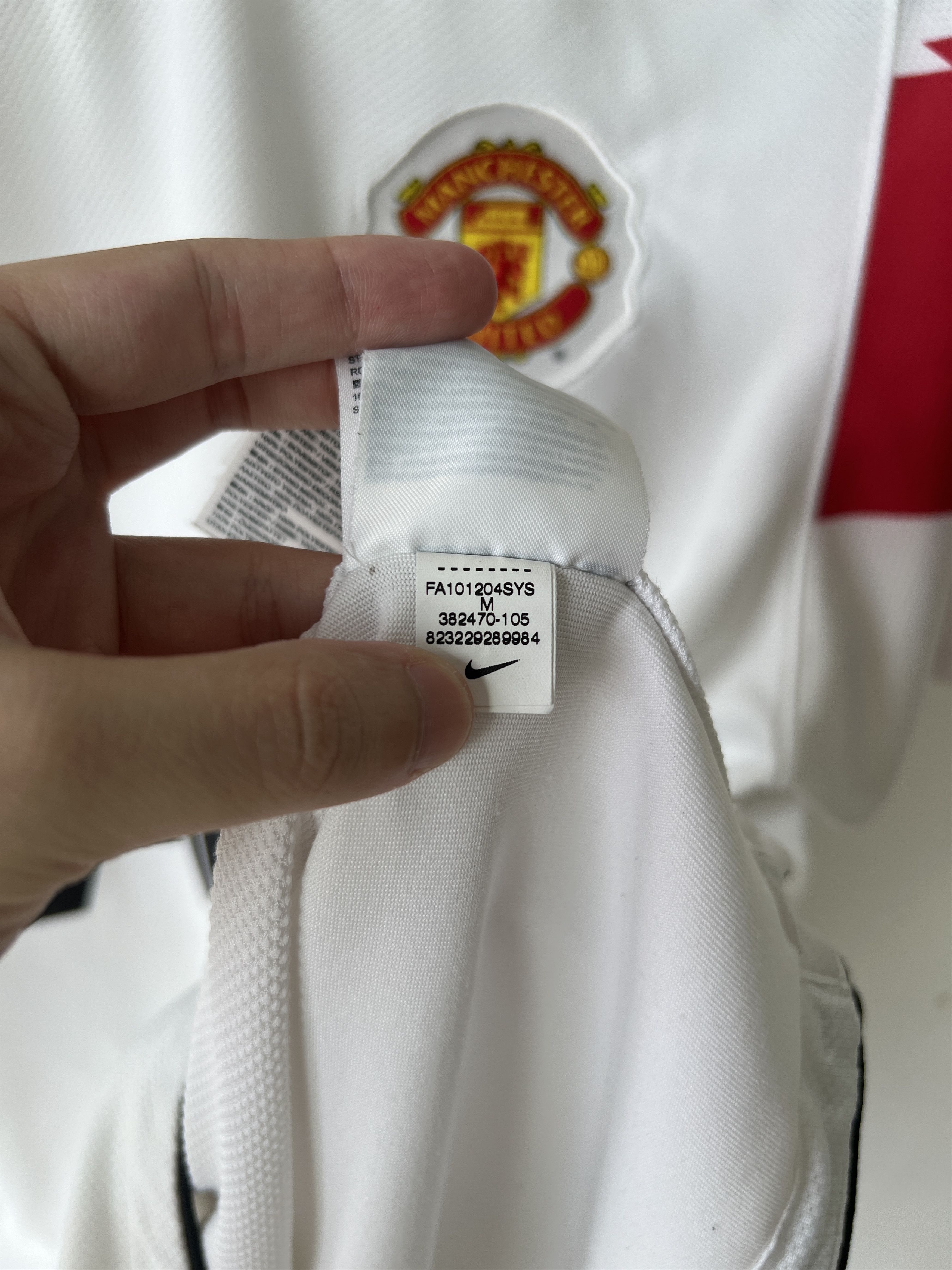 Nike (M) Manchester United 2010-12 Away Kit Rooney #10 Size US M / EU 48-50 / 2 - 4 Thumbnail