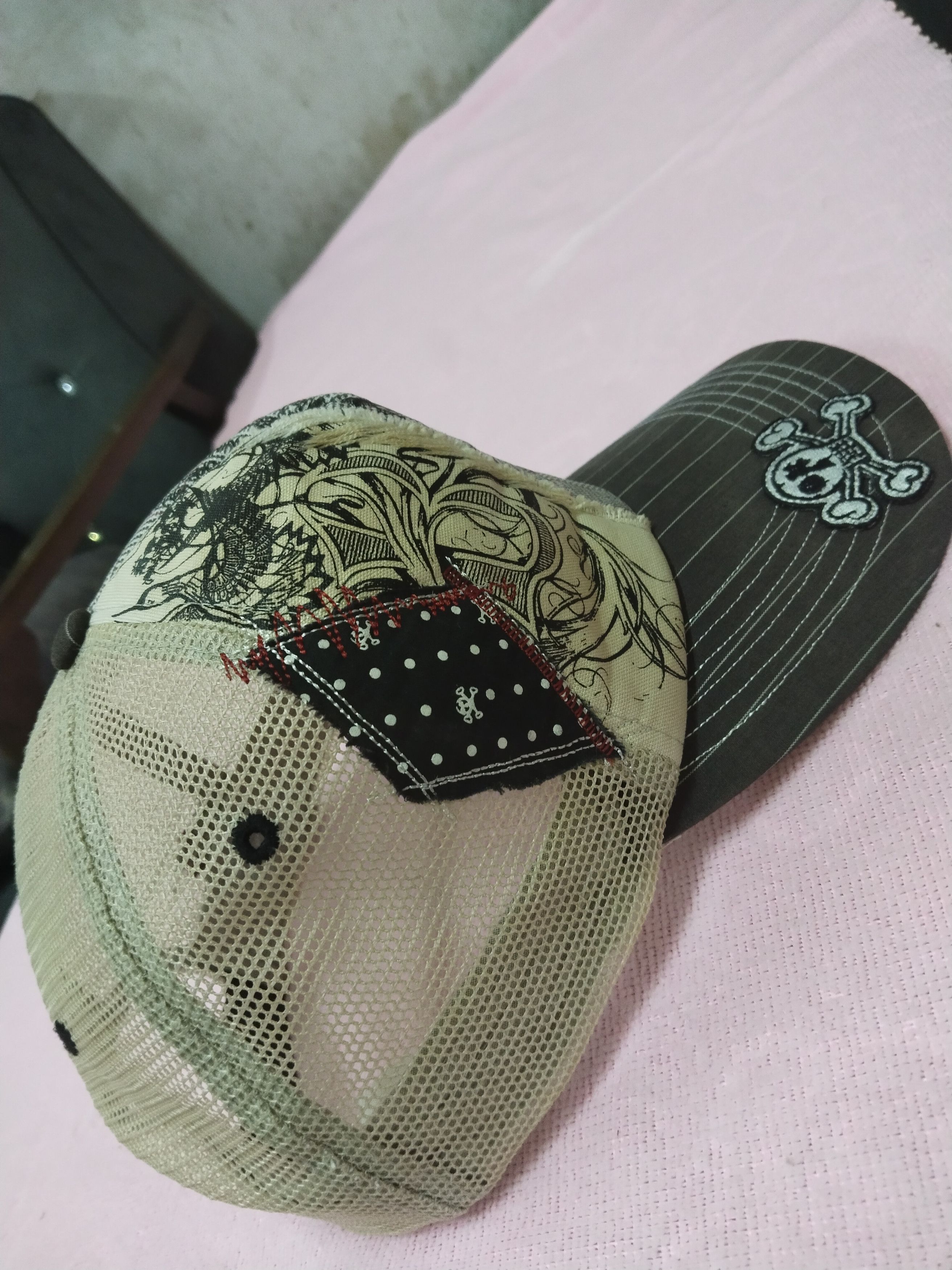 Japanese Brand VINTAGE BILLABONG SKULL PATTERN TRUE RELIGION TRUCKER HAT Size ONE SIZE - 4 Thumbnail
