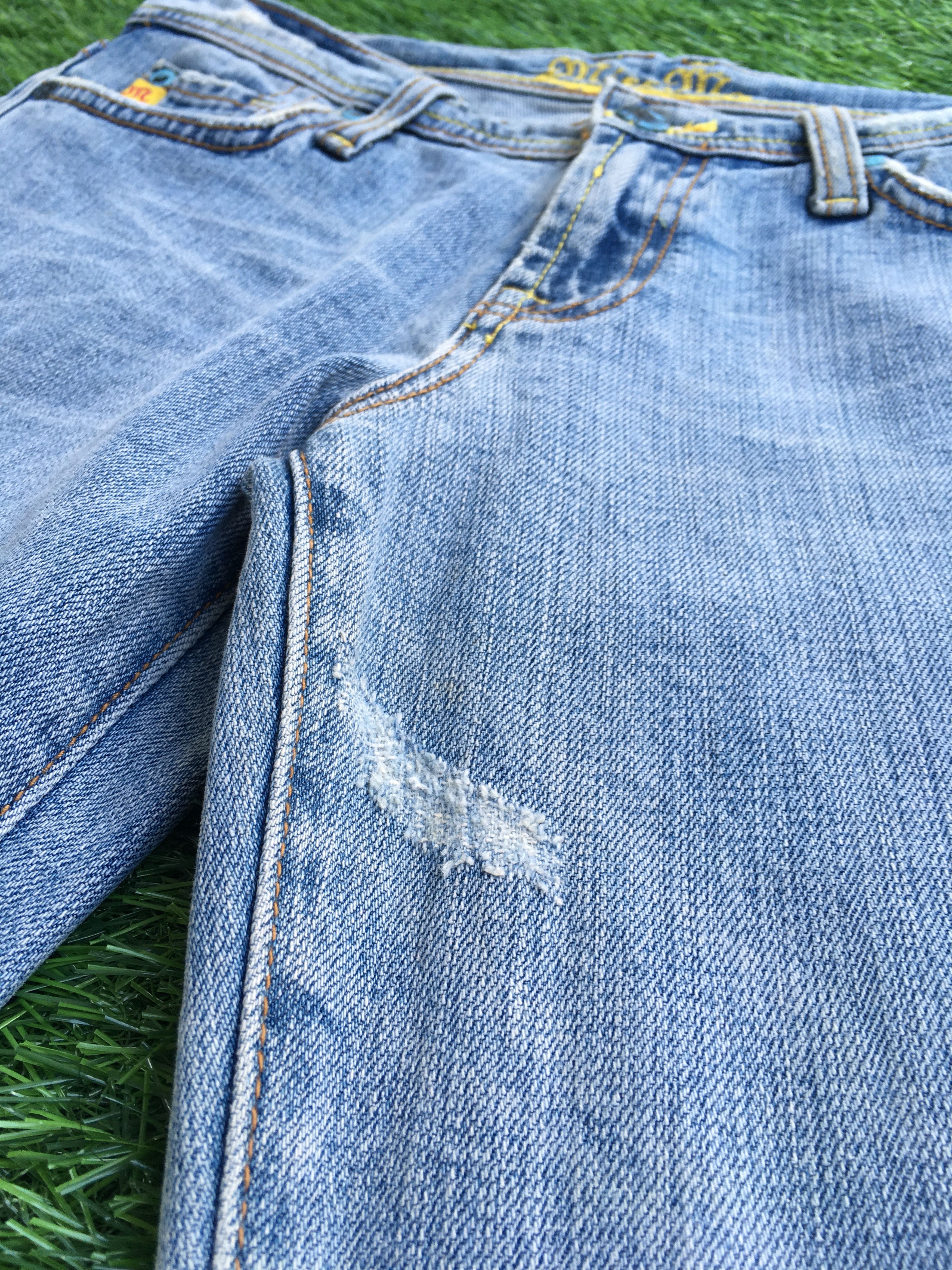 Designer Miss Me light blue wash 2000’s grunge bootcut jeans D-1093 Size 28" / US 6 / IT 42 - 9 Thumbnail