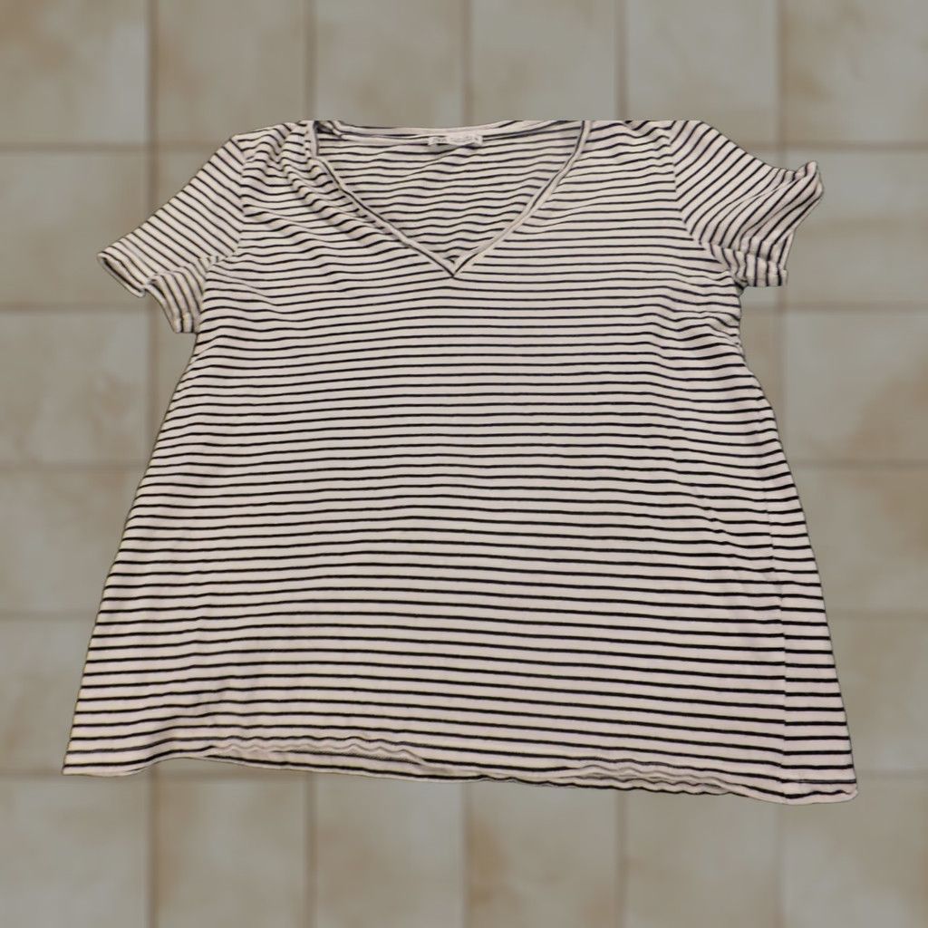 Zara Zara Blouse White Striped Knit Short Sleeve V-Neck Pullover Regular L Womens Dress Shirt Size L / US 10 / IT 46 - 1 Thumbnail