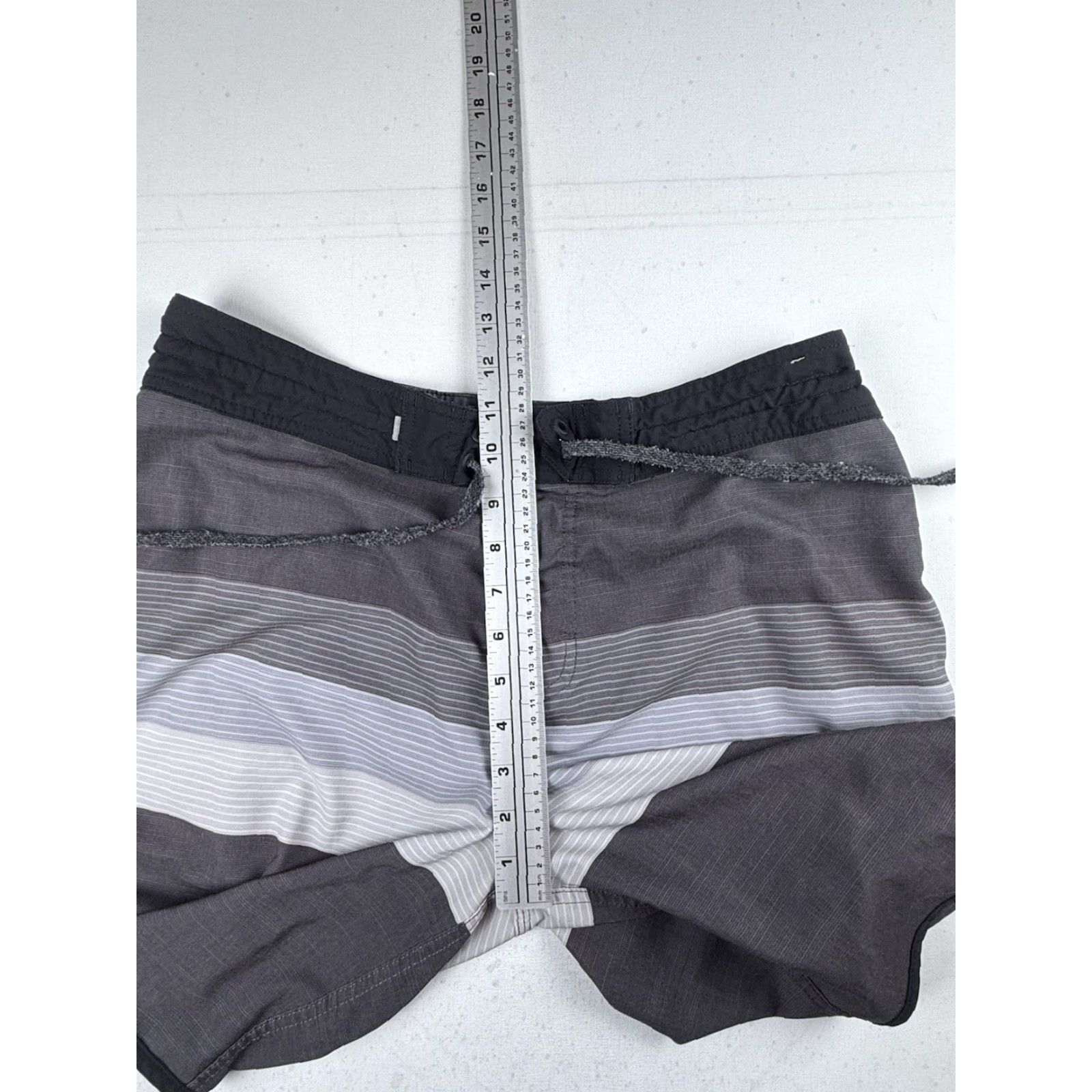 Quiksilver Quiksilver Board Shorts Mens 32 Gray Colorblock Beach Surfing Lifeguard Drawstring Polyester Spandex Blended Fabric Size US 32 / EU 48 - 7 Thumbnail