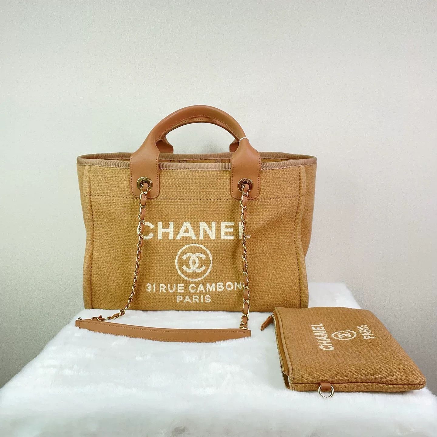 Chanel Pre-loved Bag Very good condition Size ONE SIZE - 1 Thumbnail