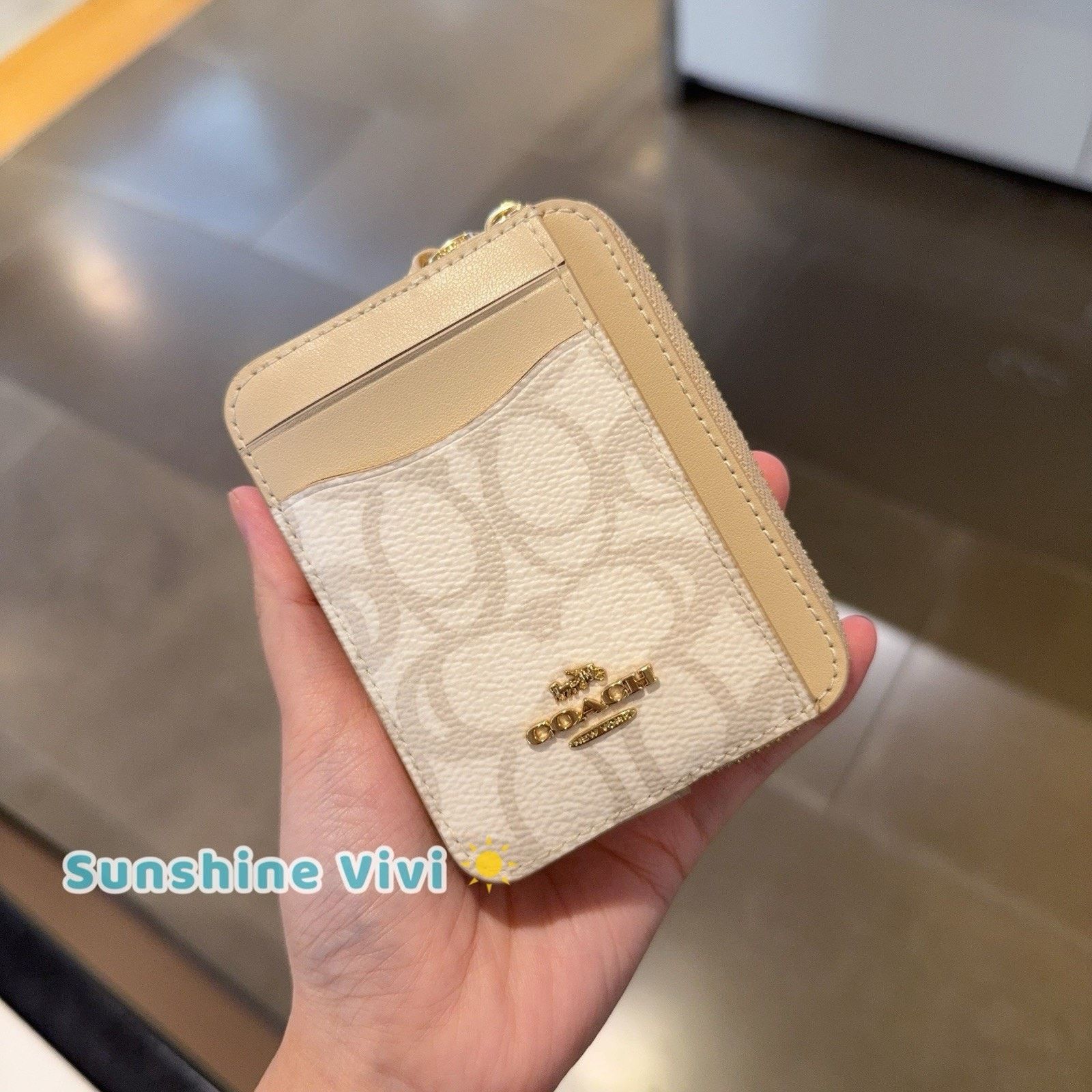 Coach NWT Coach Zip Card Case In Sketch CBL78, Gold/Ivory Size ONE SIZE - 1 Thumbnail