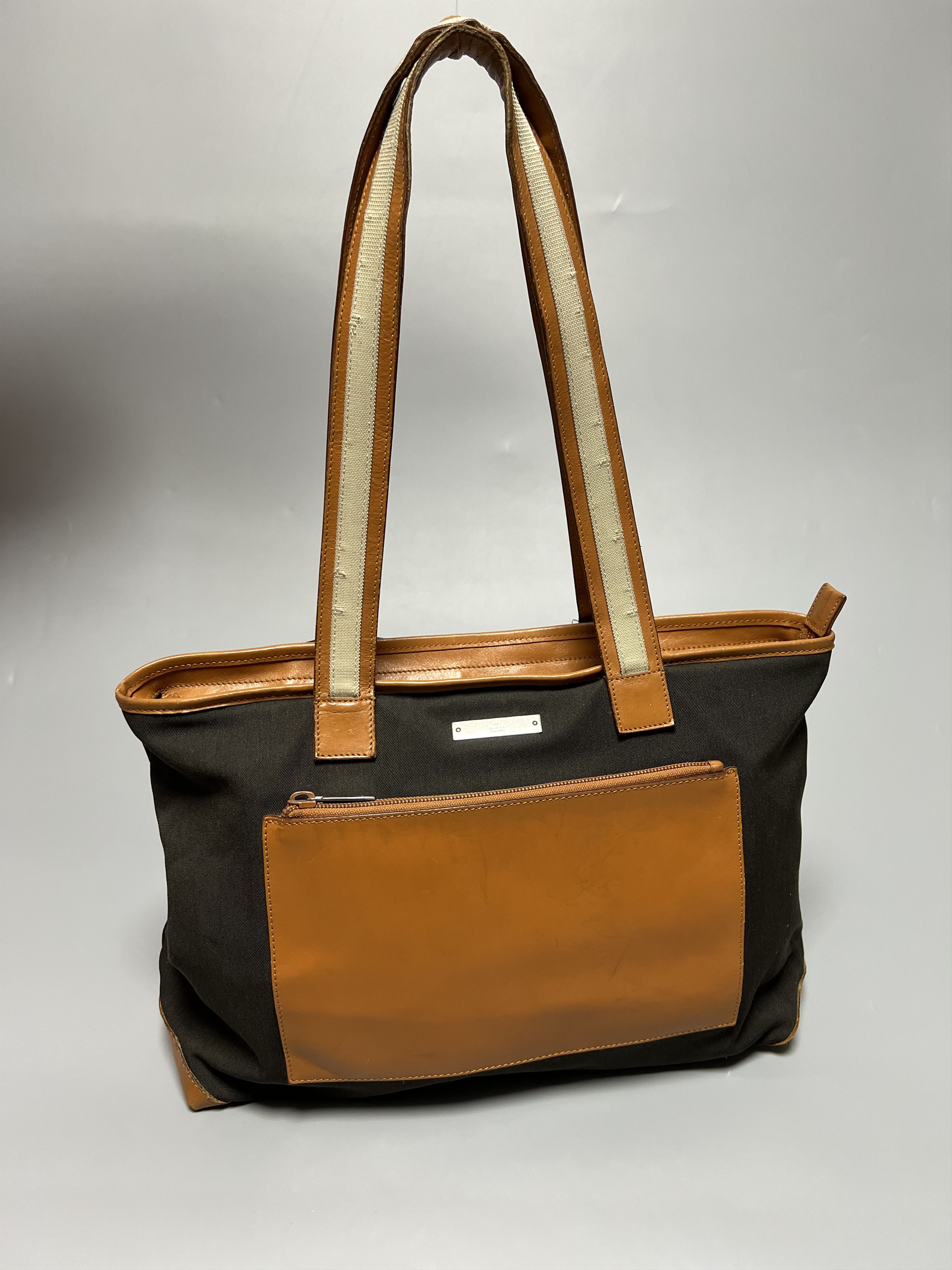 Gucci Rare Gucci Vintage Brown Shoulder Bag Size ONE SIZE - 2 Thumbnail
