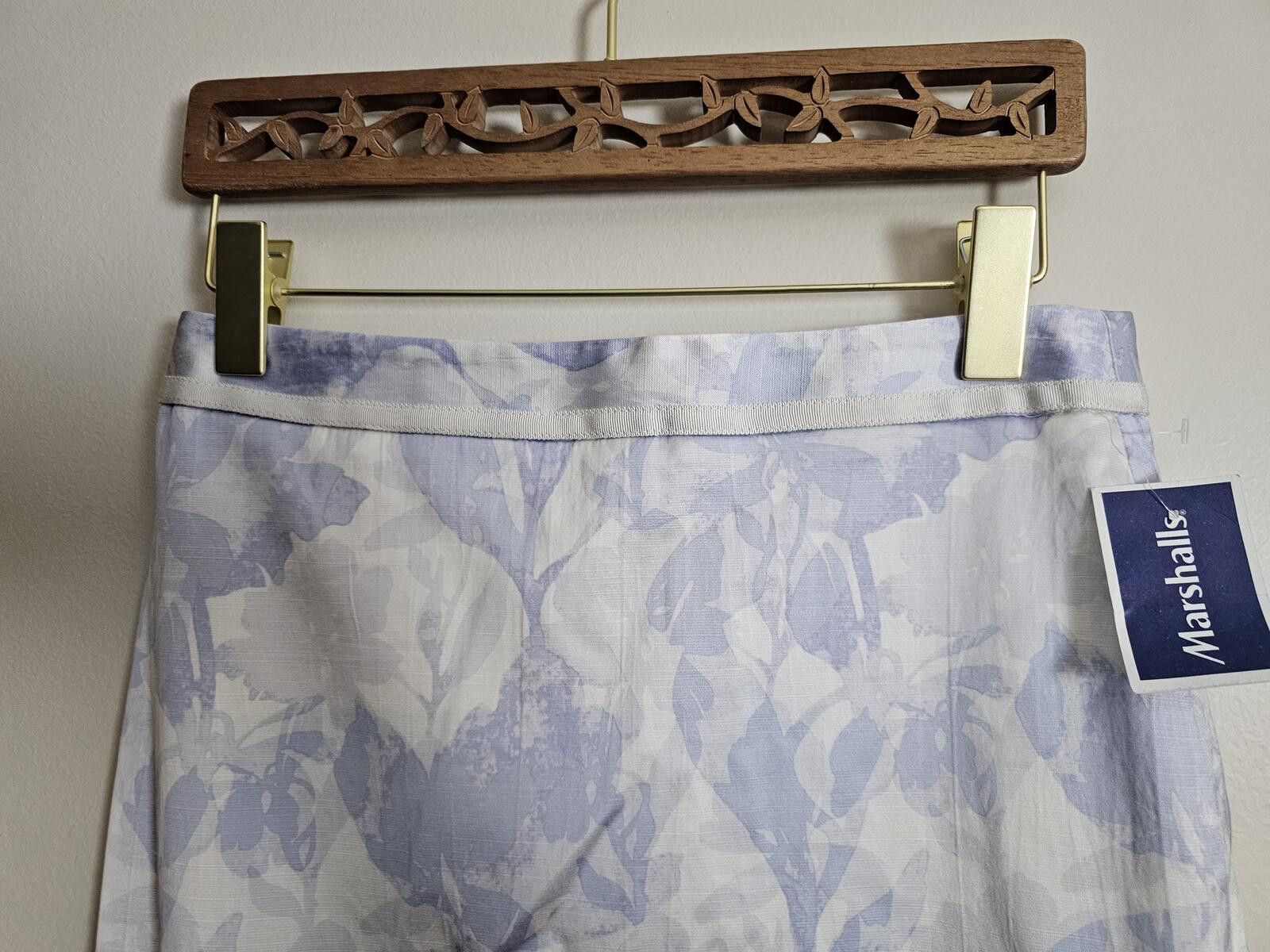 Banana Republic NWT Banana Republic Skirt Blue & White Womens Size 4 Satin Size 27" / US 4 / IT 40 - 1 Thumbnail