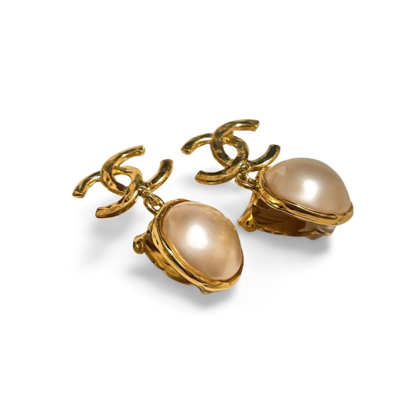Chanel Vintage CHANEL white faux pearl and golden dangling earrings Size ONE SIZE - 4 Thumbnail
