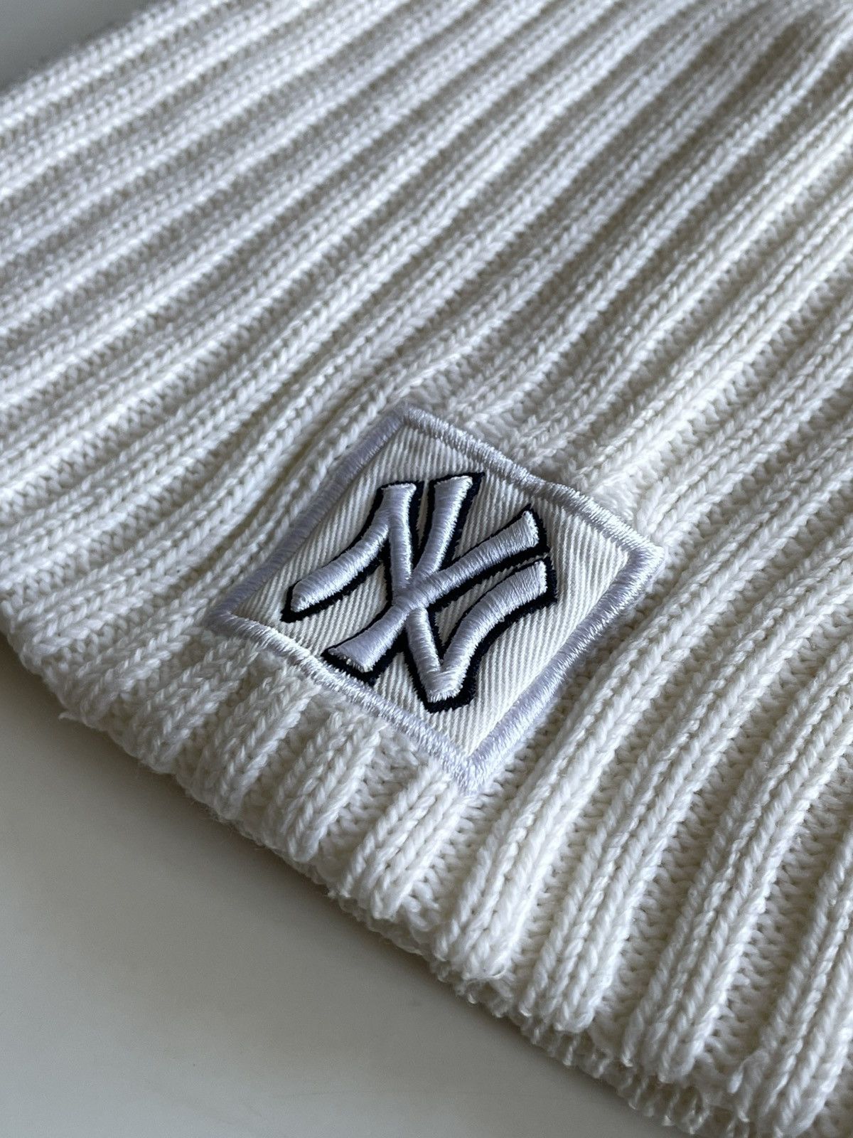 New York Yankees NY Yankees: An Ivory, Striped Facture Hat 00s Size ONE SIZE - 3 Thumbnail