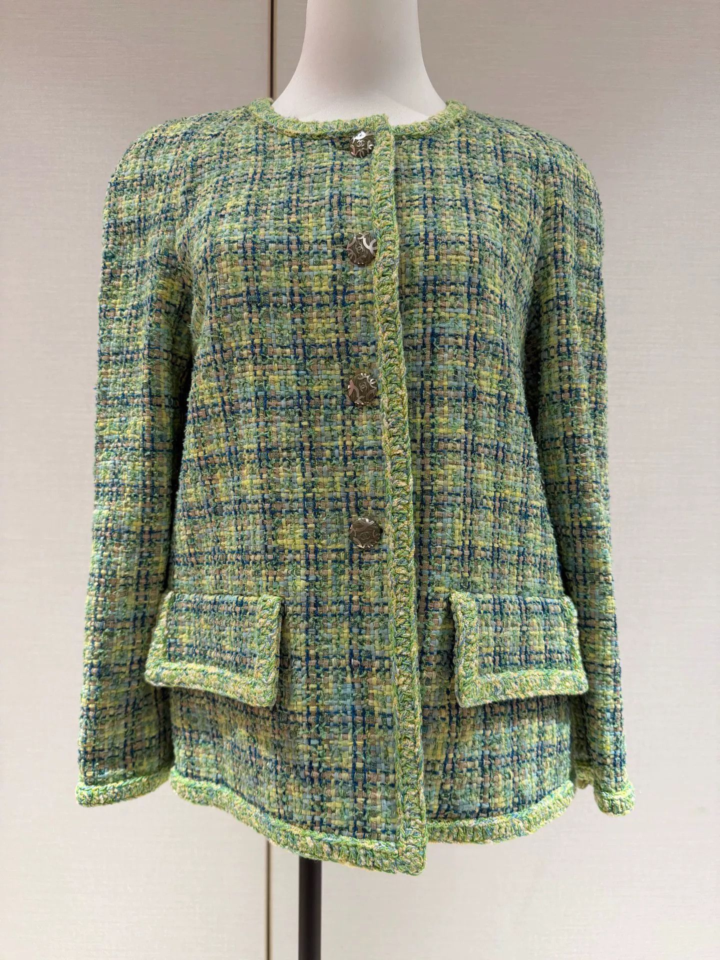 Chanel Chanel 19p Green Tweed Jacket Size 36 Size US S / EU 44-46 / 1 - 1 Thumbnail