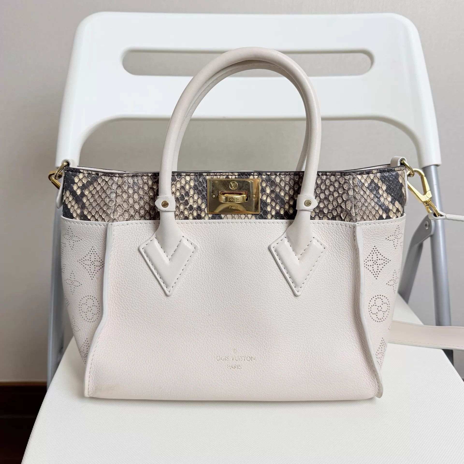 Louis Vuitton LOUIS VUITTON On My Side Women's Beige Perf Tote Small Size ONE SIZE - 1 Thumbnail