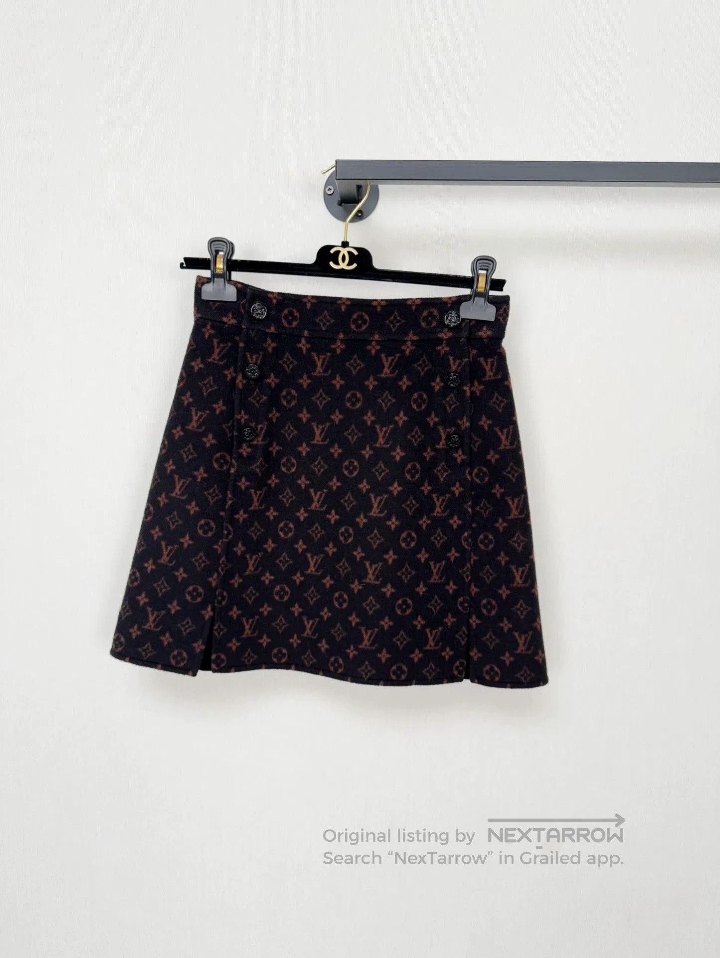 Louis Vuitton Louis Vuitton Wool Mini Skirt. Size US 34 / EU 50 - 1 Thumbnail