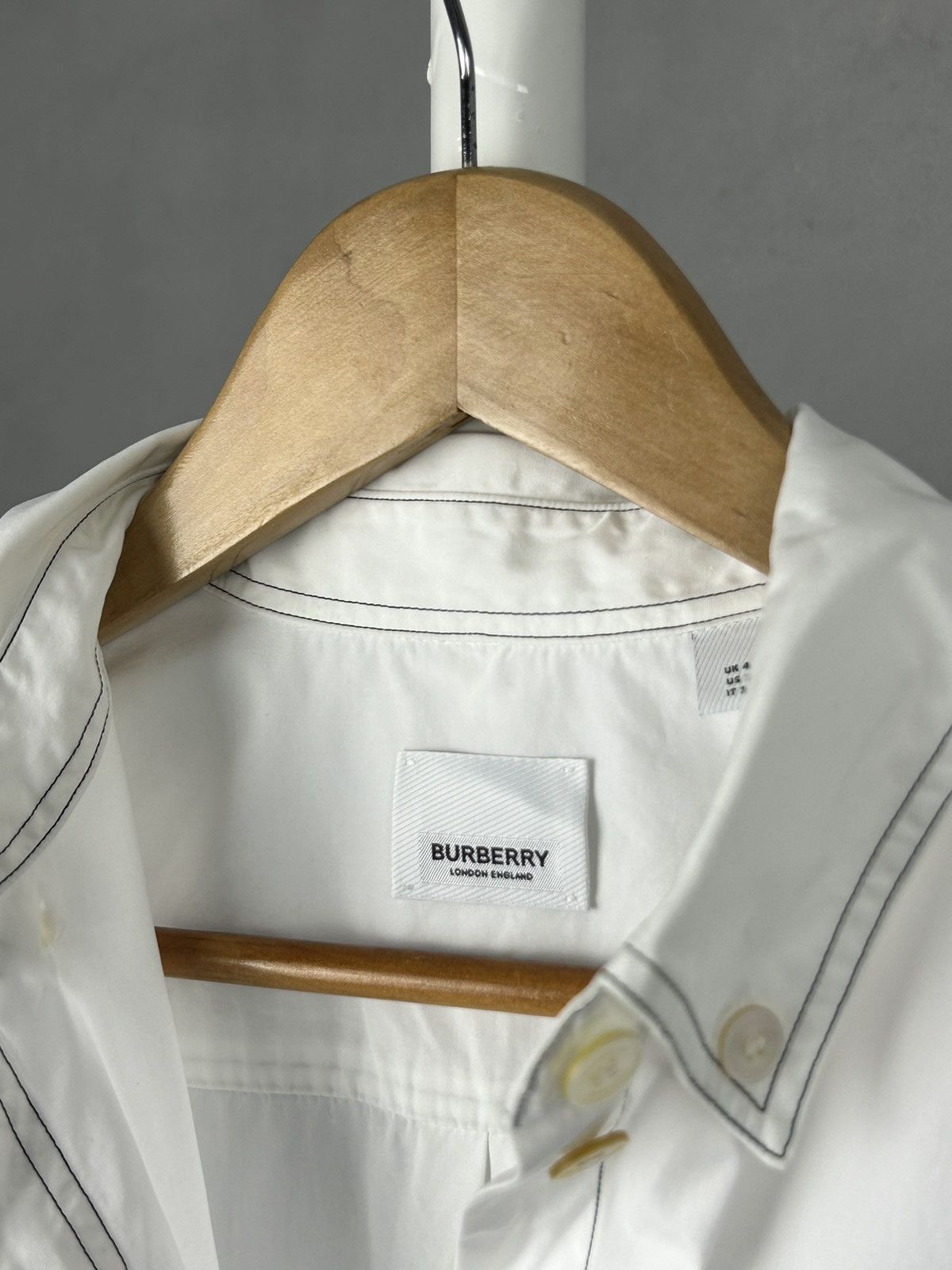 Burberry Burberry White Button Down Shirt Contrast Stitch Logo Tape Size XS / US 0-2 / IT 36-38 - 11 Thumbnail