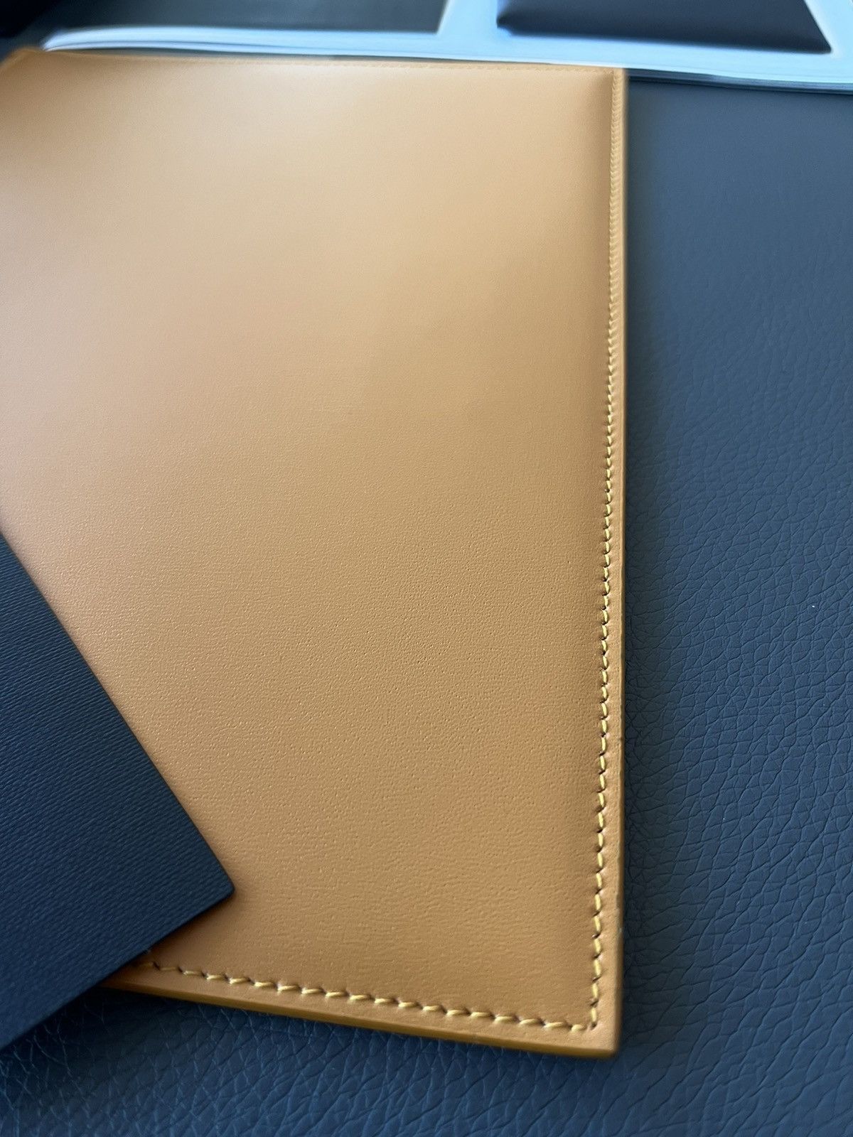 Hedi Slimane × Saint Laurent Paris × Yves Saint Laurent Limited Edition Brand New Saint Laurent Leather Pouch Bag Size ONE SIZE - 10 Thumbnail