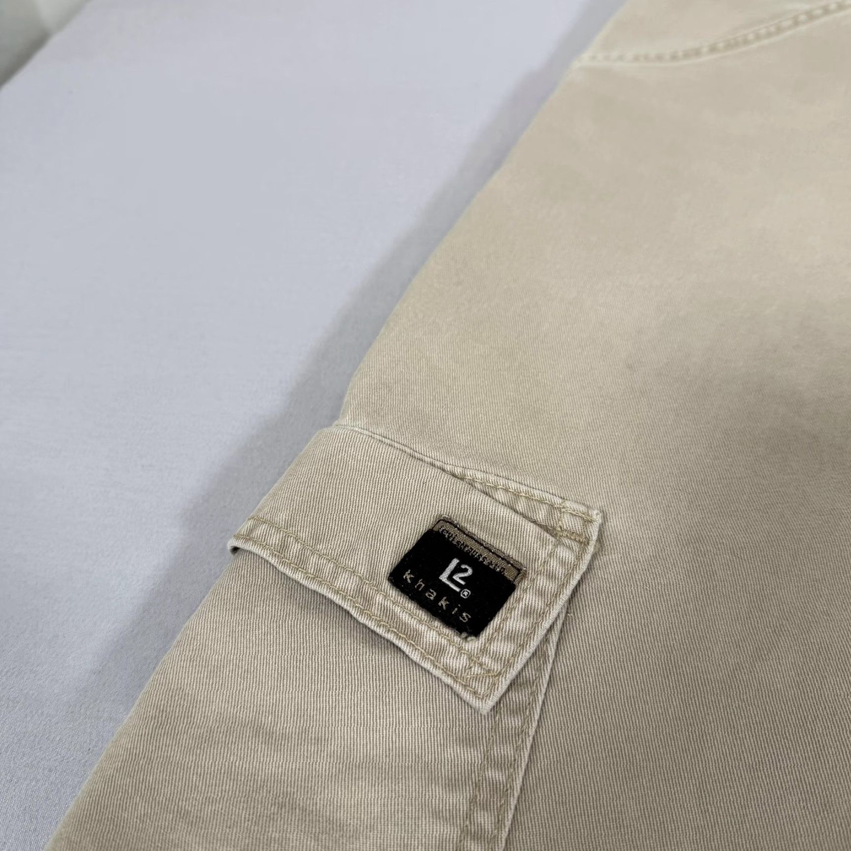 Levi's VINTAGE Levi's L2 Khakis Cargo Pants Mens 36x32 Beige Straight Leg 90s Grunge Y2K Baggy Loose Cargo Pockets Jeans Workwear Shirt? Size US 36 / EU 52 - 4 Thumbnail