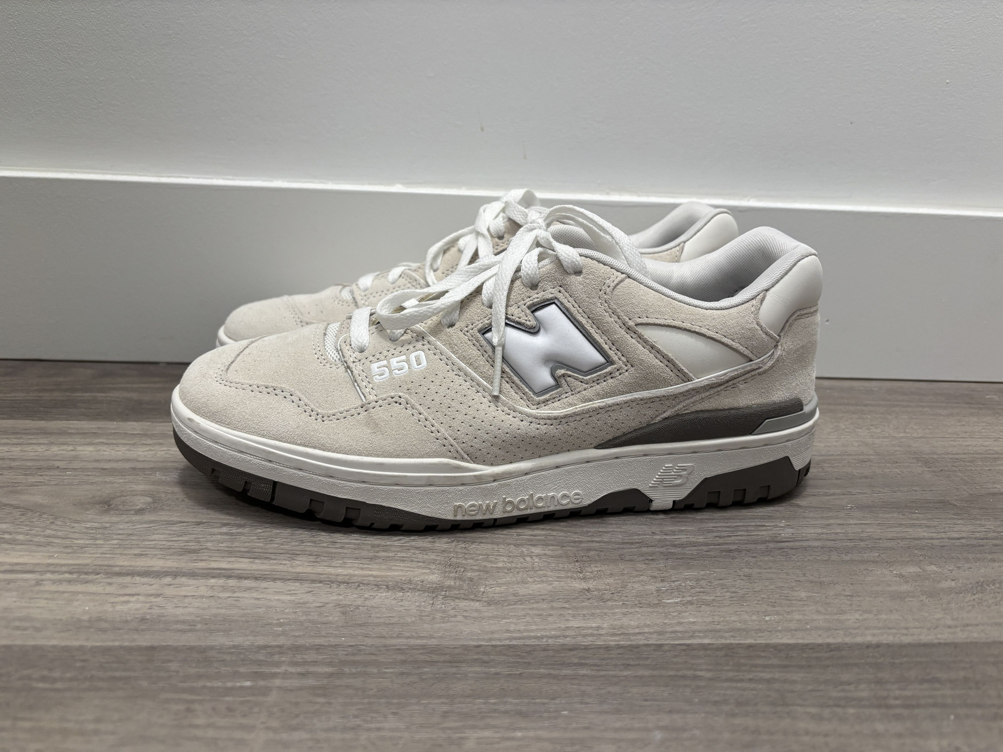 New Balance 550 Sneaker Size US 9.5 / EU 42-43 - 1 Thumbnail