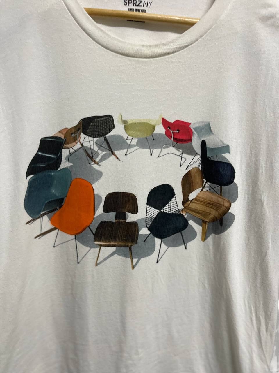 Uniqlo UNIQLO NEW EAMES SPRZ NY COLLECTION #SKU-A1444 DP Size US XL / EU 56 / 4 - 5 Thumbnail