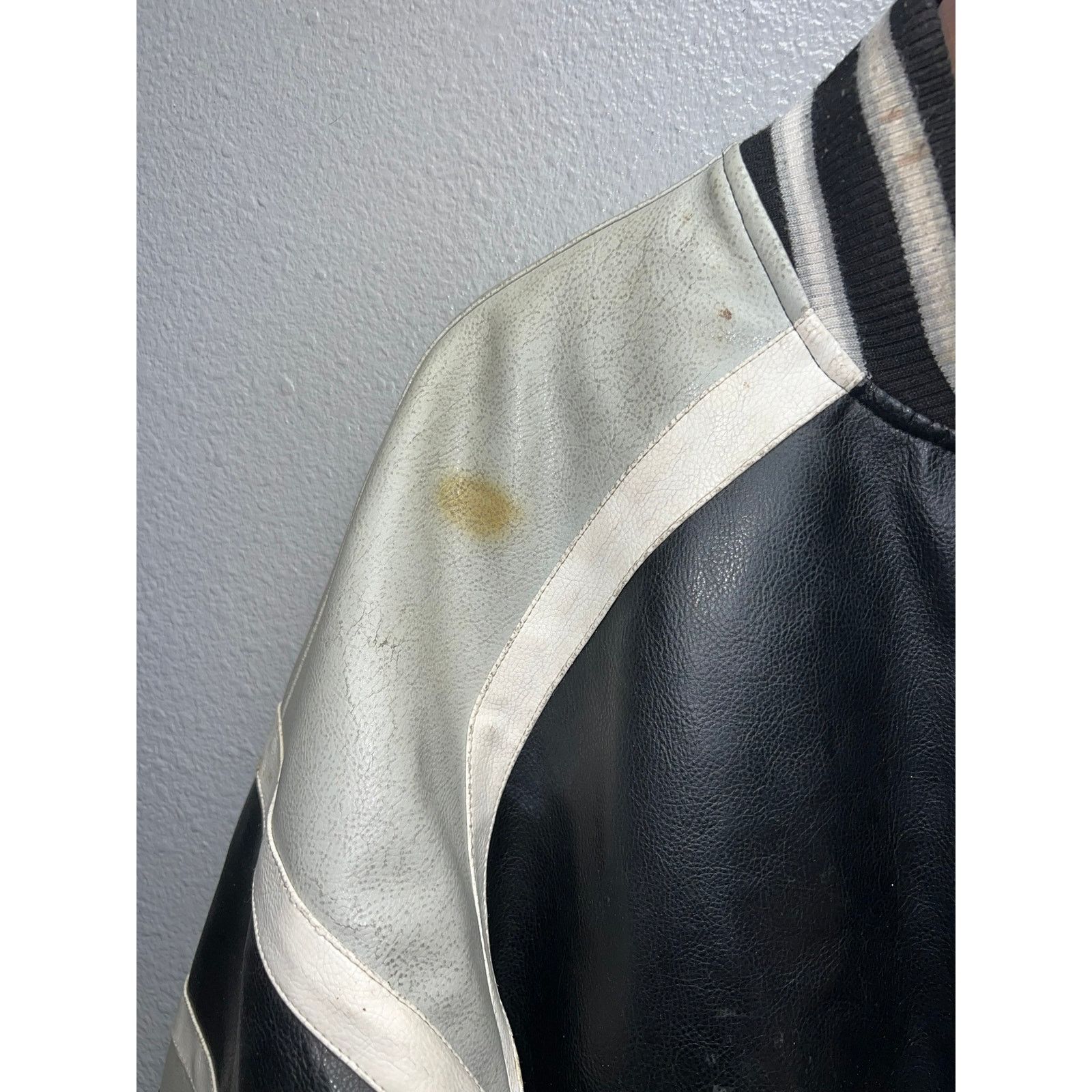 Vintage NFL Oakland Raiders Leather Jacket Football Stained Large Size US L / EU 52-54 / 3 - 3 Thumbnail