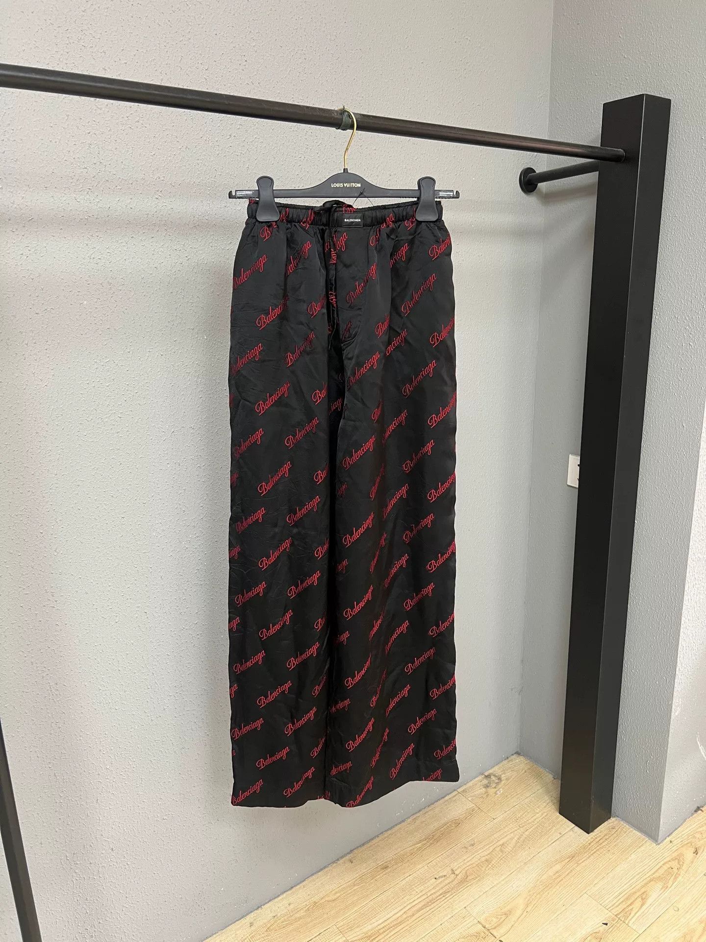 Balenciaga Balenciaga Logo Print Casual Pants Size US 34 / EU 50 - 1 Thumbnail