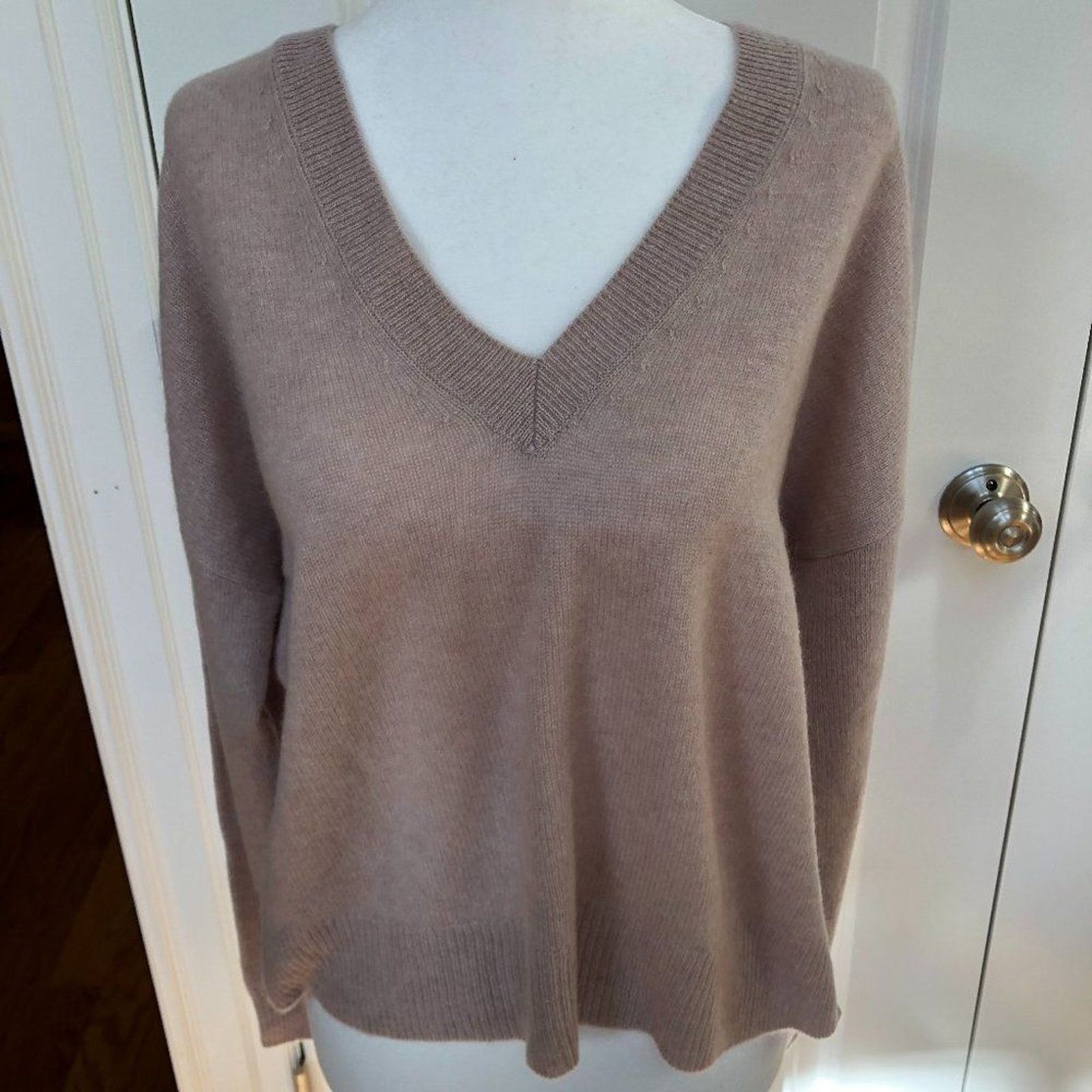 360Cashmere 360 Cashmere Adobe Pink V-neck Cashmere Sweater Size M / US 6-8 / IT 42-44 - 1 Thumbnail