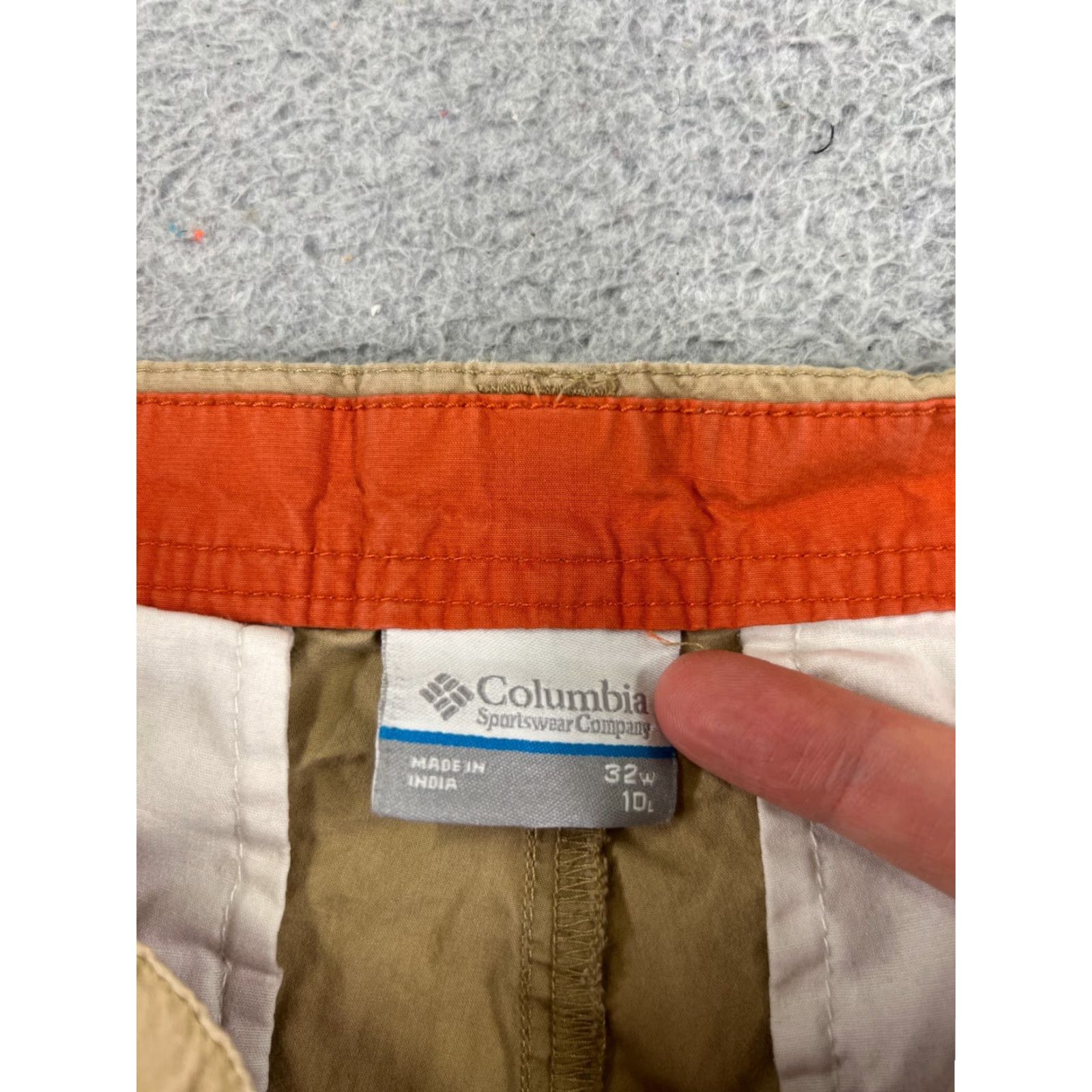 Vintage Columbia Shorts Mens 32 Beige Khaki Cargo Zip Fly Hiking Camping Fishing Cargo Pocket Belted Elastic Waist Pockets Regular Cotton Blend Outdoors Mens Size US 32 / EU 48 - 3 Thumbnail