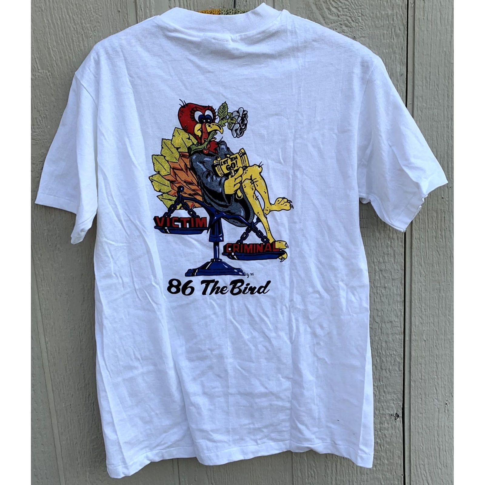 Hanes VINTAGE Hanes 86 The Bird Nov. ‘86 LET ‘EM GO! VICTIM CRIMINAL T Shirt M White 100% Cotton Short Sleeve Graphic Tee Mens Vintage 1980s Size US M / EU 48-50 / 2 - 3 Thumbnail