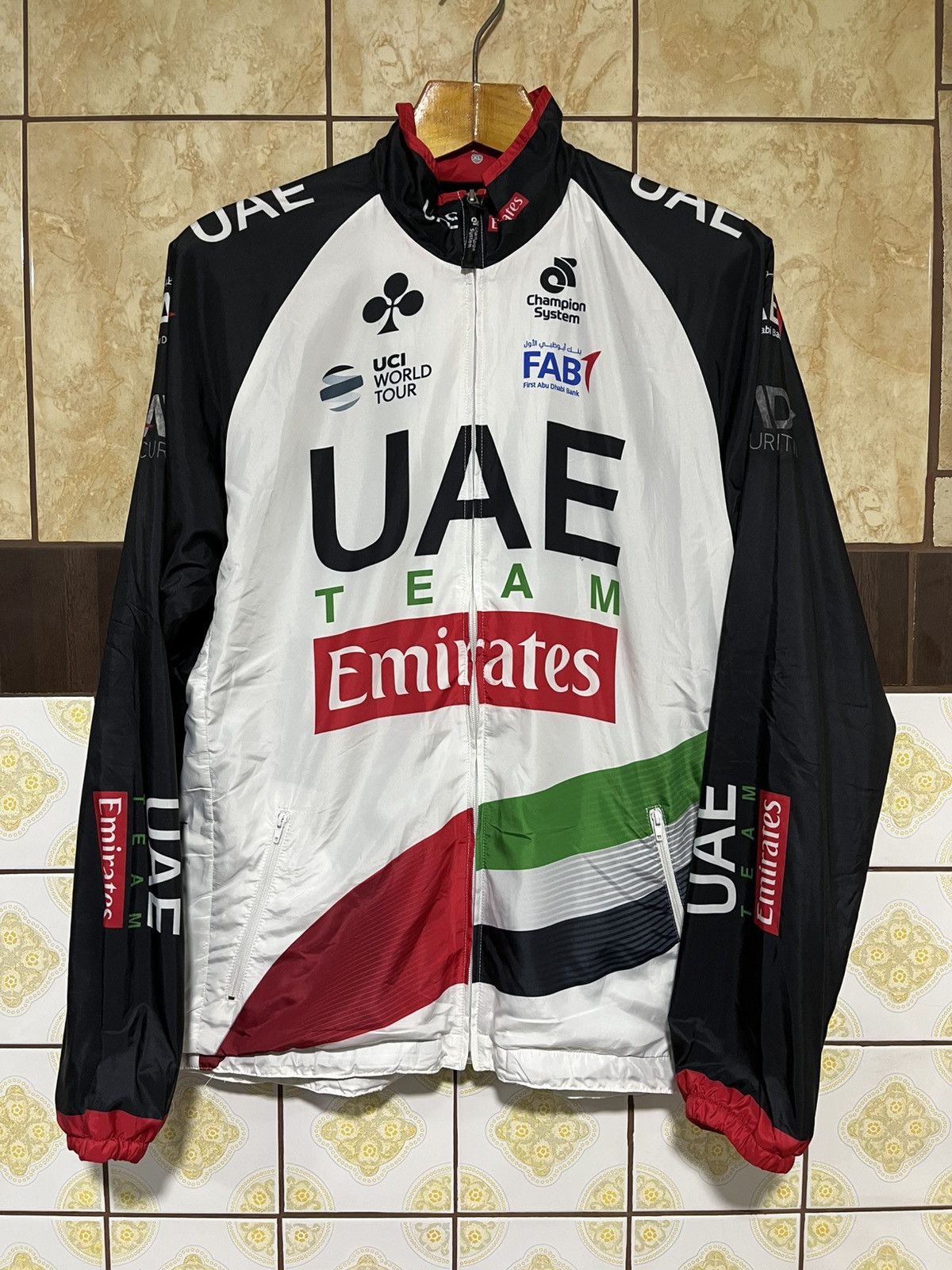 Vintage UAE team Emirates 2018 cycling jacket Size US XL / EU 56 / 4 - 1 Thumbnail